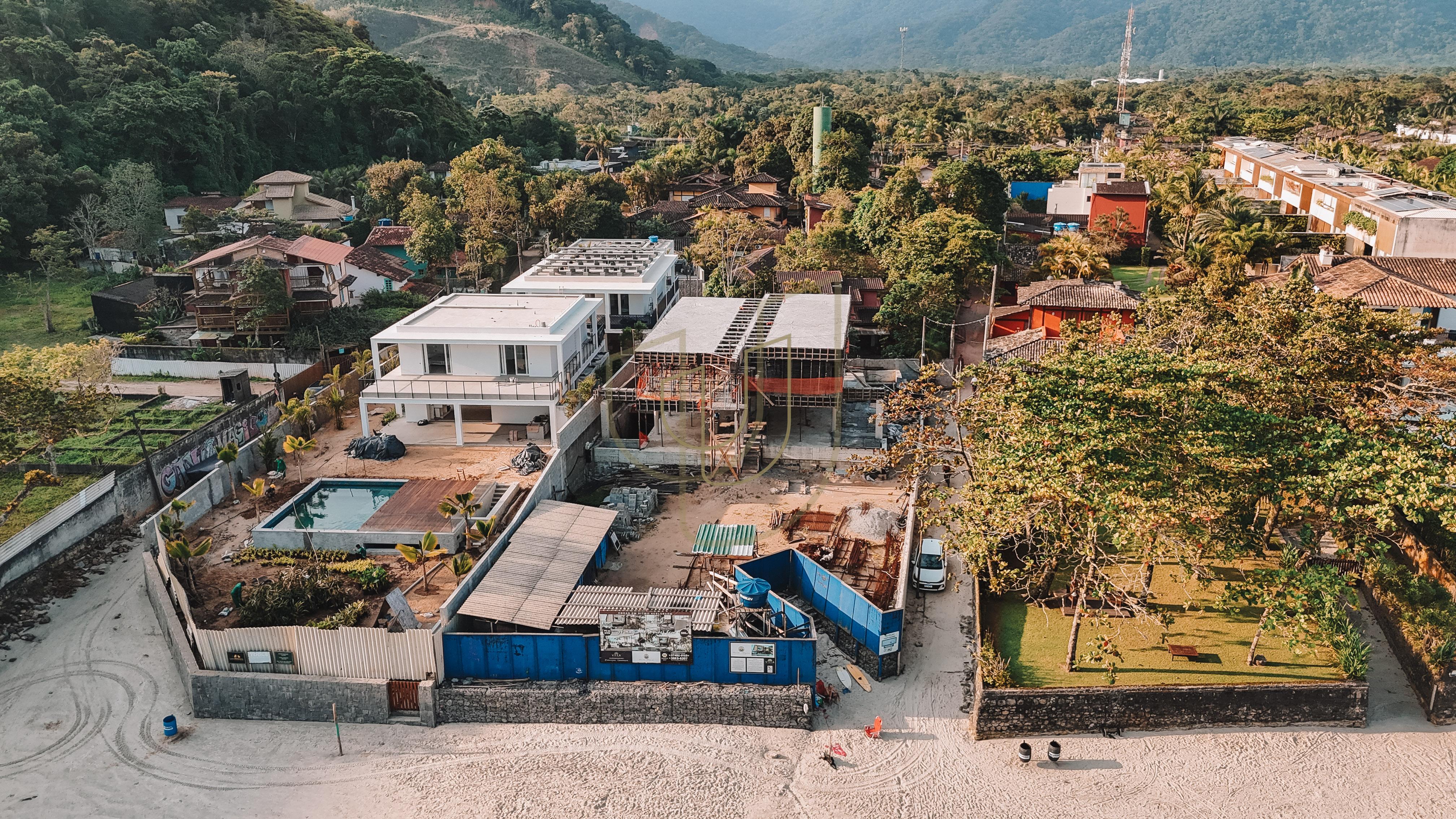 Mans&otilde;es P&eacute; na Areia na Praia da Baleia - S&atilde;o Sebasti&atilde;o/SP  São Sebastião - 