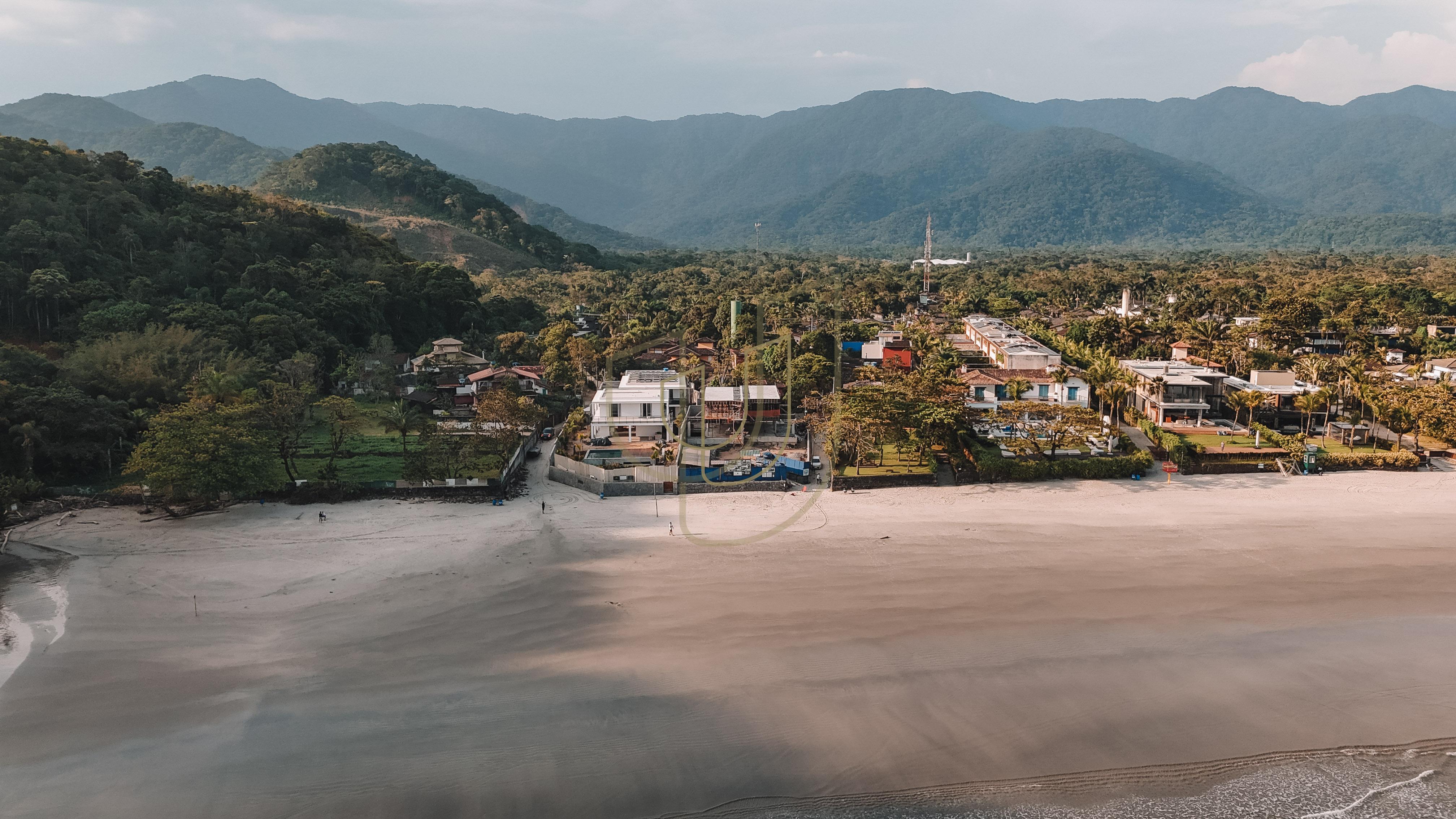 Mans&otilde;es P&eacute; na Areia na Praia da Baleia - S&atilde;o Sebasti&atilde;o/SP  São Sebastião - 