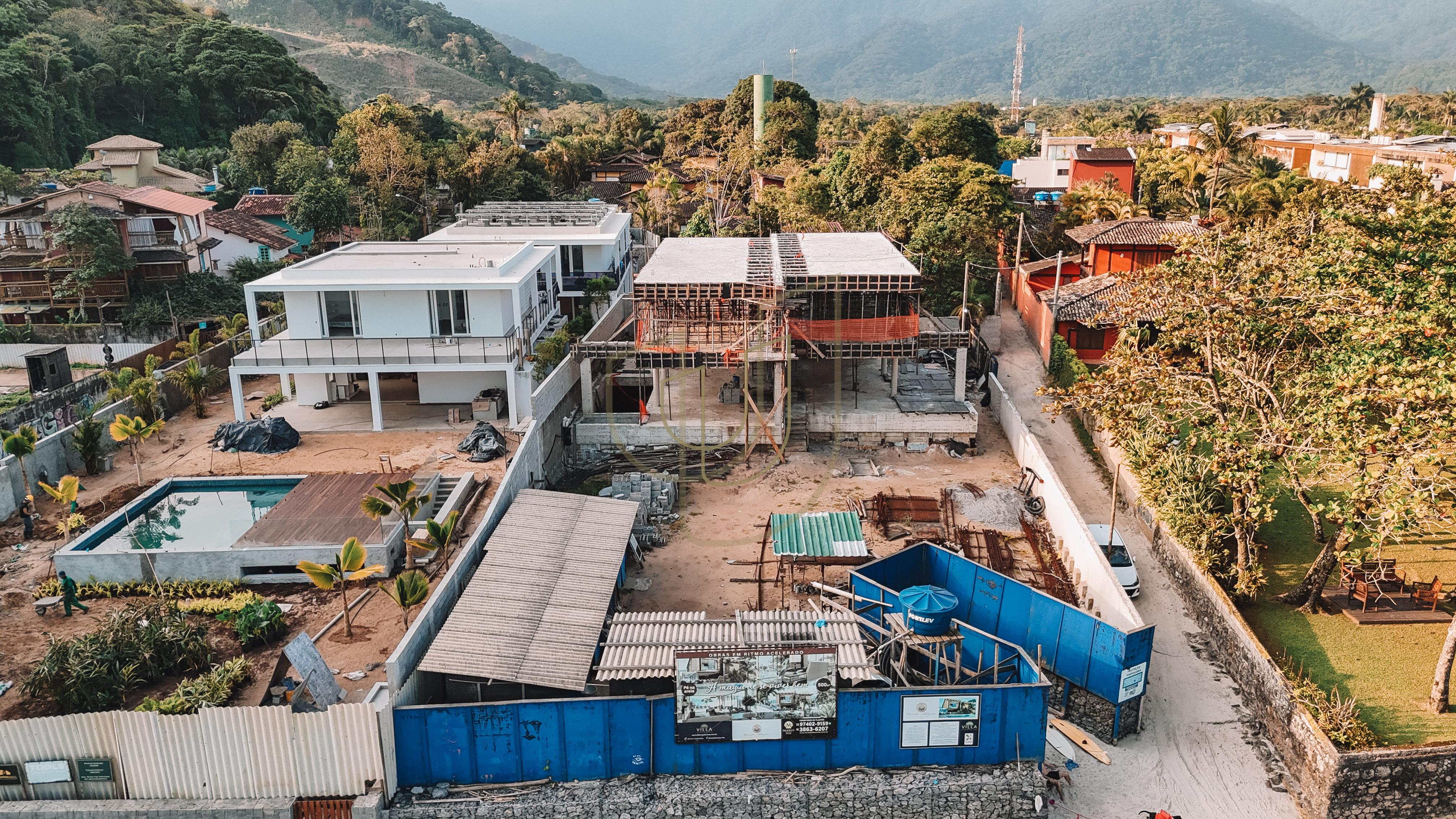 Mans&otilde;es P&eacute; na Areia na Praia da Baleia - S&atilde;o Sebasti&atilde;o/SP  São Sebastião - 