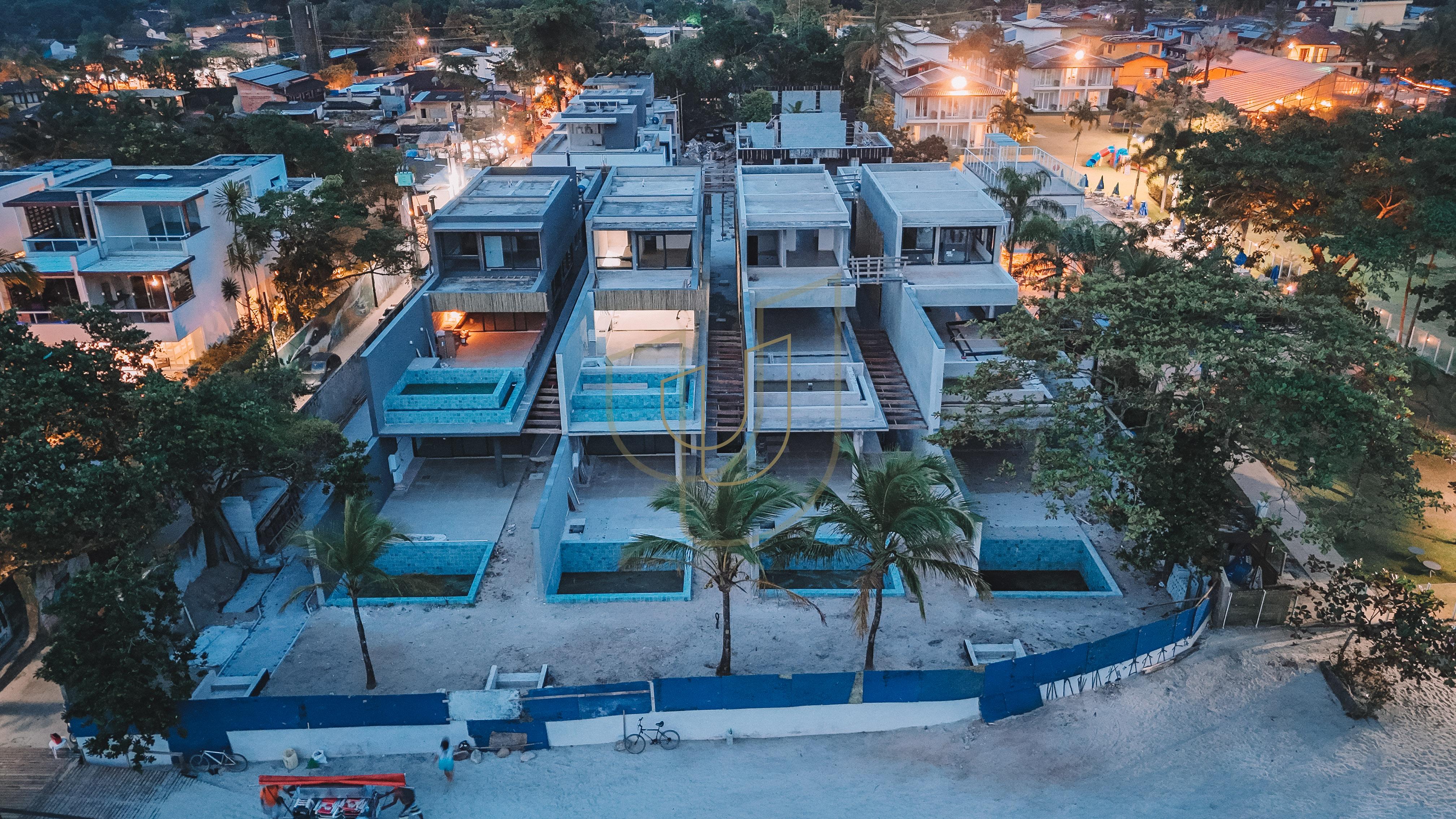 CONDOM&Iacute;NIO DE ALTO PADR&Atilde;O E P&Eacute; NA AREIA EM CAMBURI - S&Atilde;O SEBASTI&Atilde;O/SP  São Sebastião - 