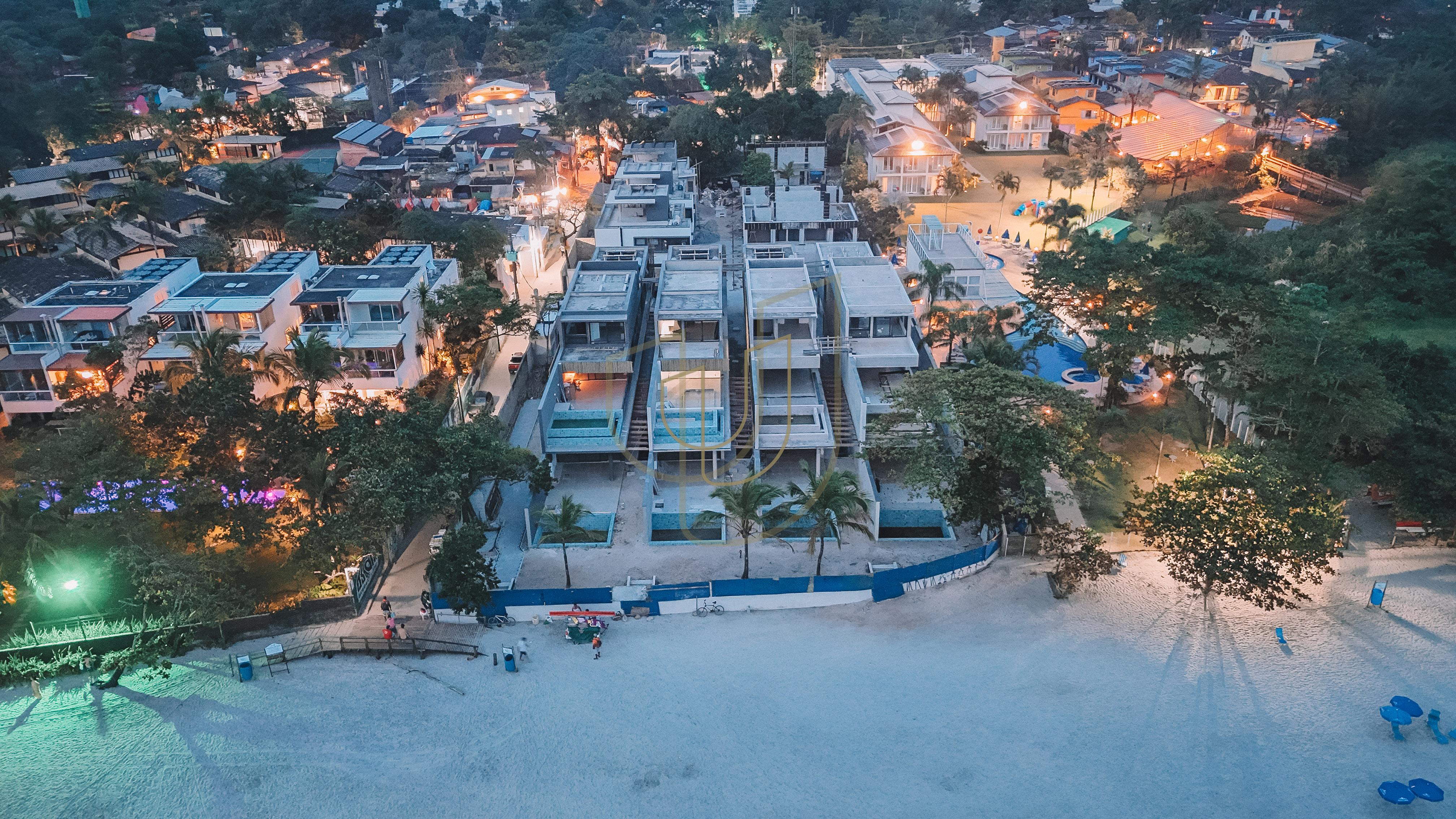 CONDOM&Iacute;NIO DE ALTO PADR&Atilde;O E P&Eacute; NA AREIA EM CAMBURI - S&Atilde;O SEBASTI&Atilde;O/SP  São Sebastião - 