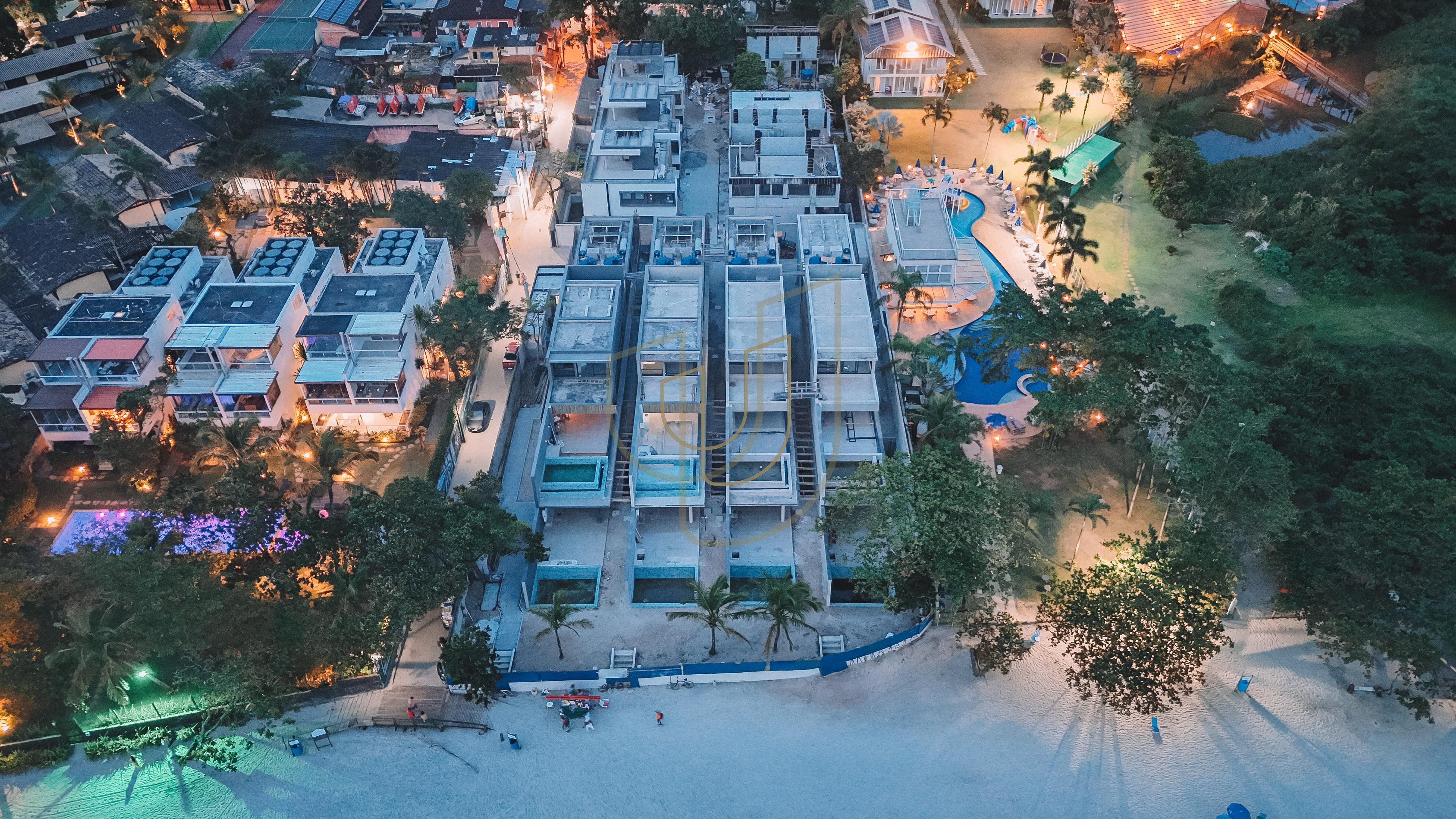 CONDOM&Iacute;NIO DE ALTO PADR&Atilde;O E P&Eacute; NA AREIA EM CAMBURI - S&Atilde;O SEBASTI&Atilde;O/SP  São Sebastião - 