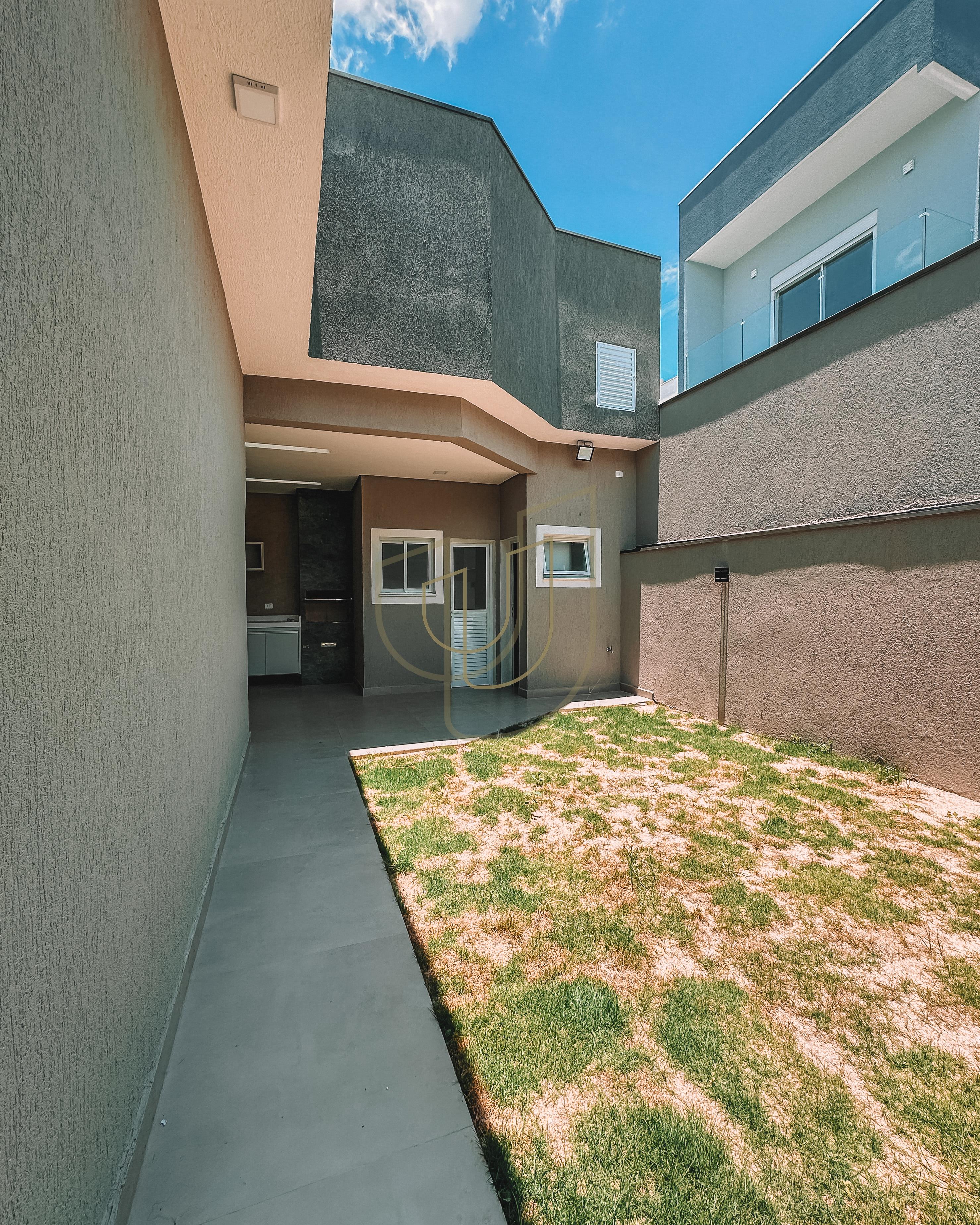 Casa com projeto funcional rec&eacute;m-constru&iacute;da no Vila Branca - Jacare&iacute;/SP  Jacareí - 