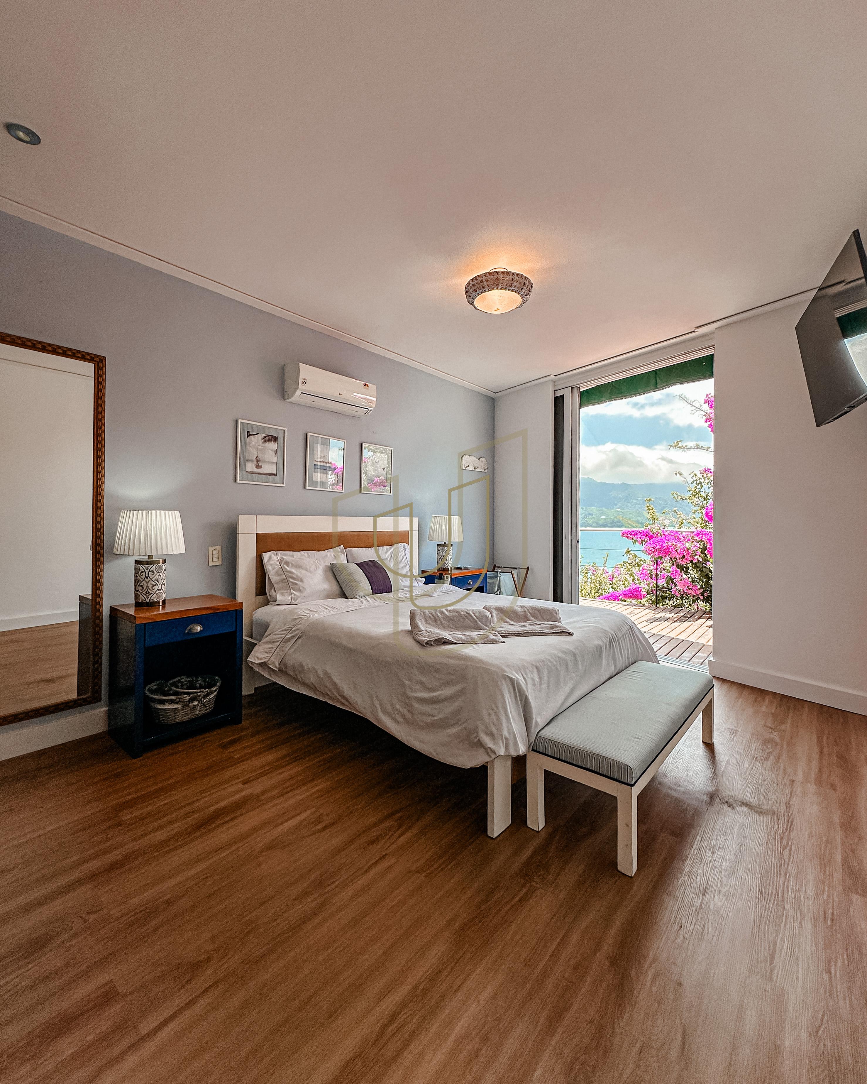 Mans&atilde;o incr&iacute;vel com vista mar e lazer suspenso em Ilhabela/SP  Ilhabela - 