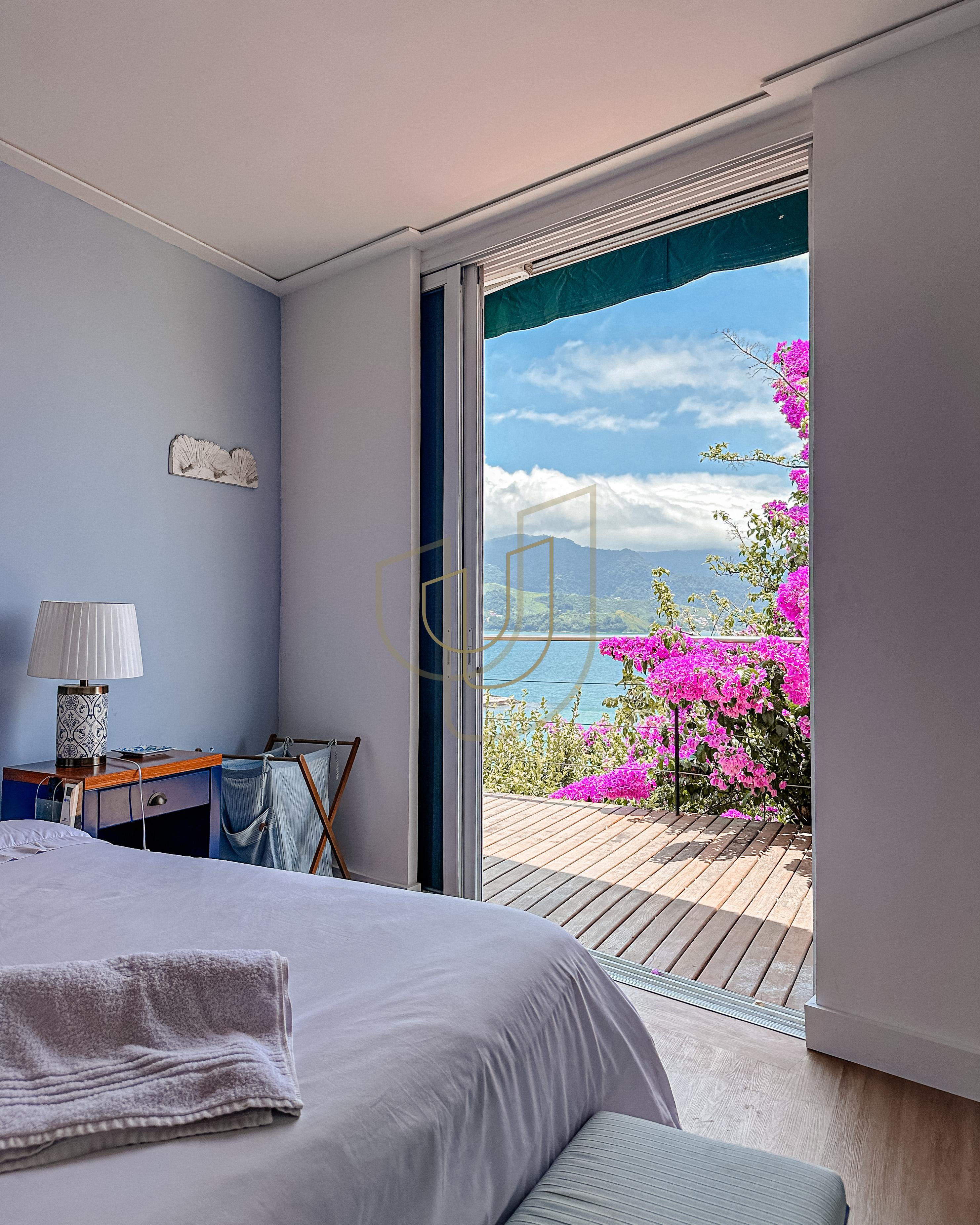 Mans&atilde;o incr&iacute;vel com vista mar e lazer suspenso em Ilhabela/SP  Ilhabela - 