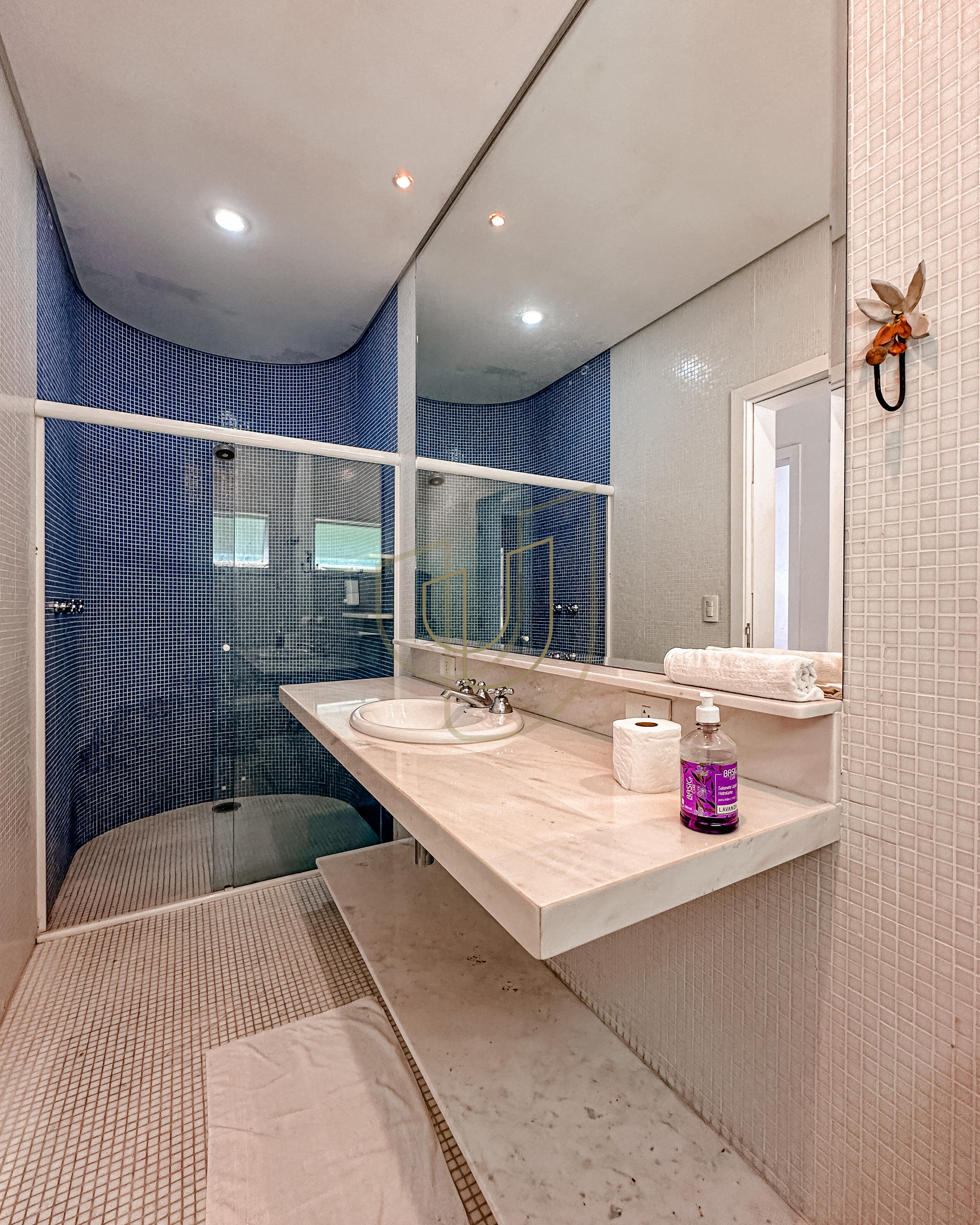 Mans&atilde;o incr&iacute;vel com vista mar e lazer suspenso em Ilhabela/SP  Ilhabela - 