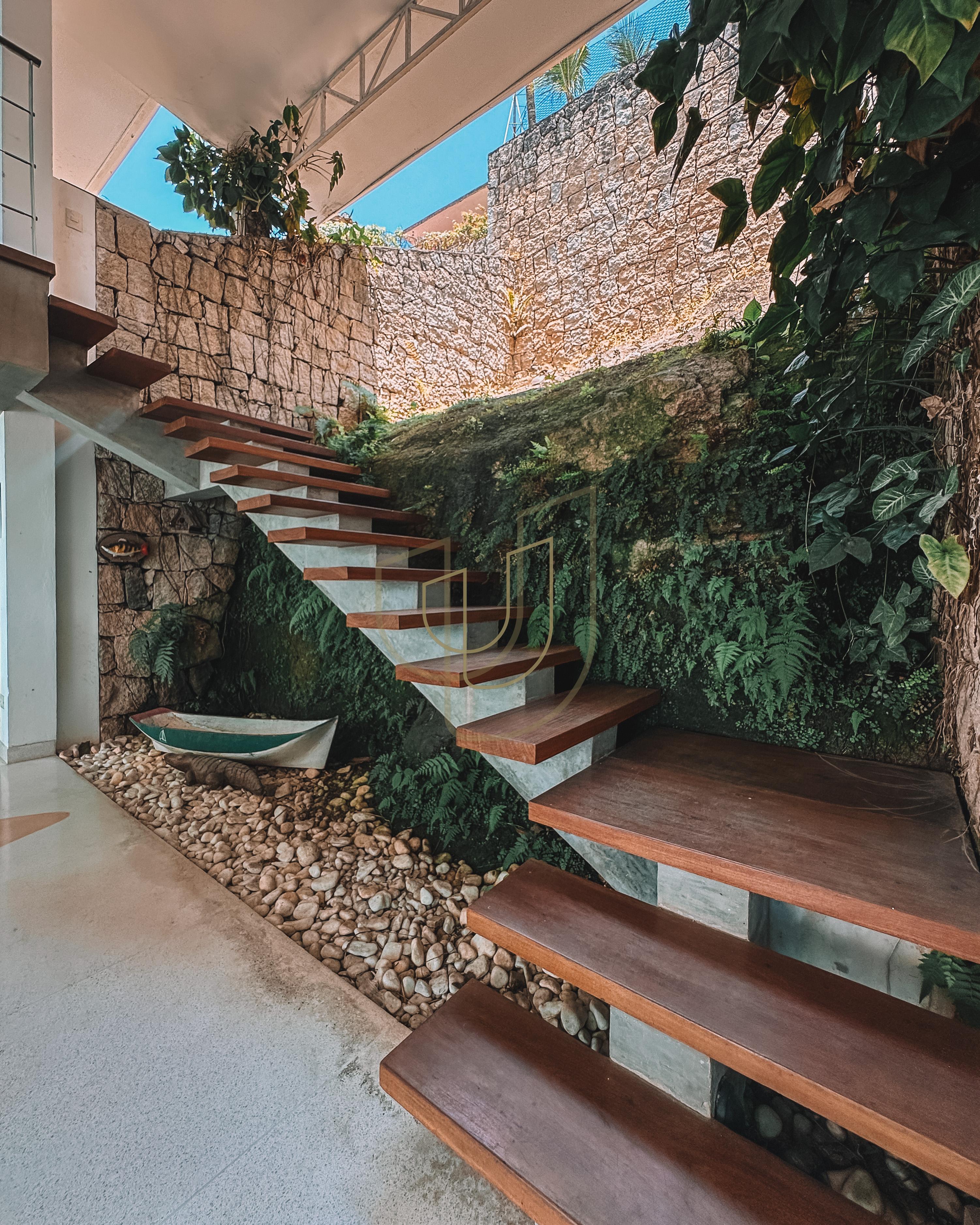 Mans&atilde;o incr&iacute;vel com vista mar e lazer suspenso em Ilhabela/SP  Ilhabela - 