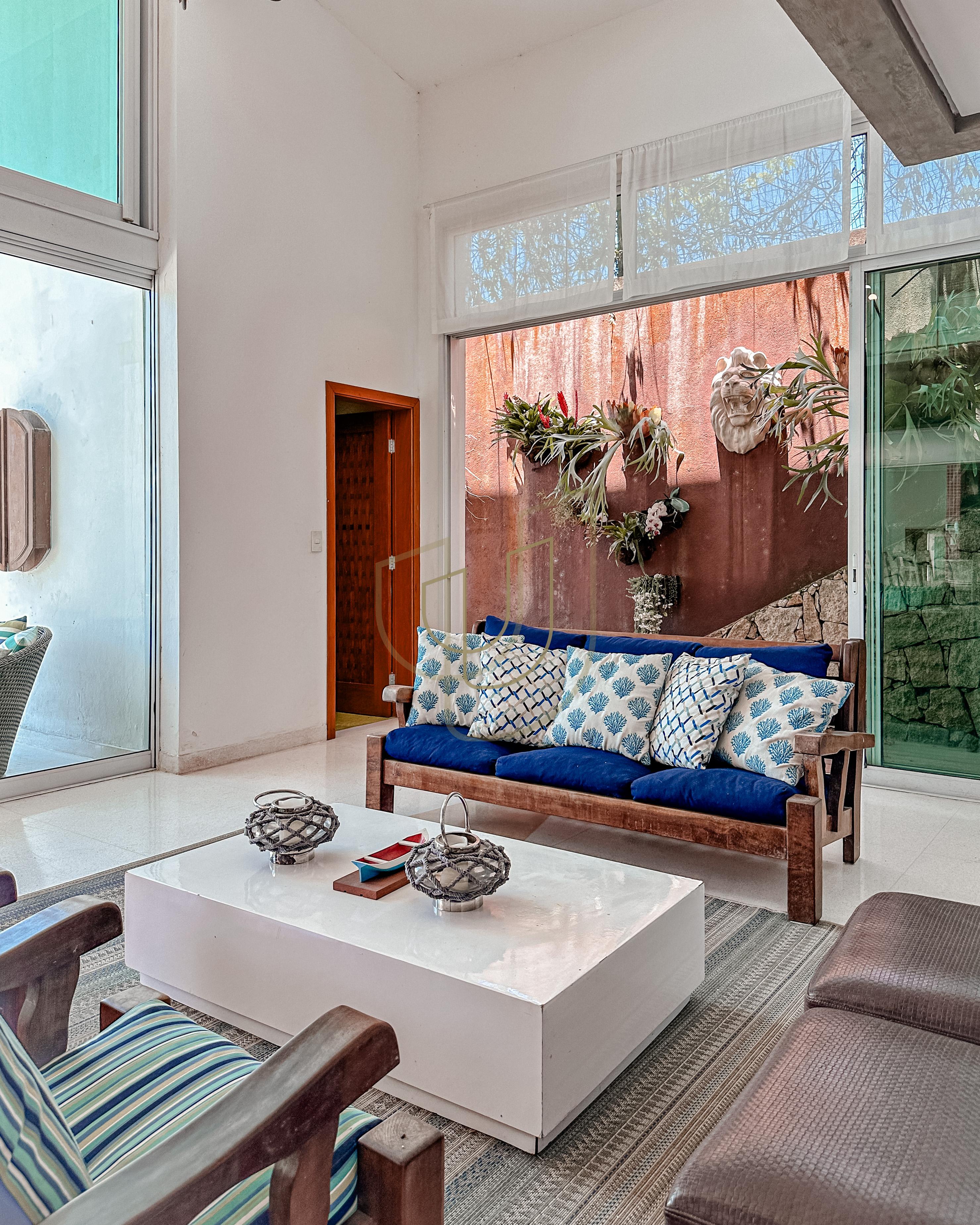 Mans&atilde;o incr&iacute;vel com vista mar e lazer suspenso em Ilhabela/SP  Ilhabela - 