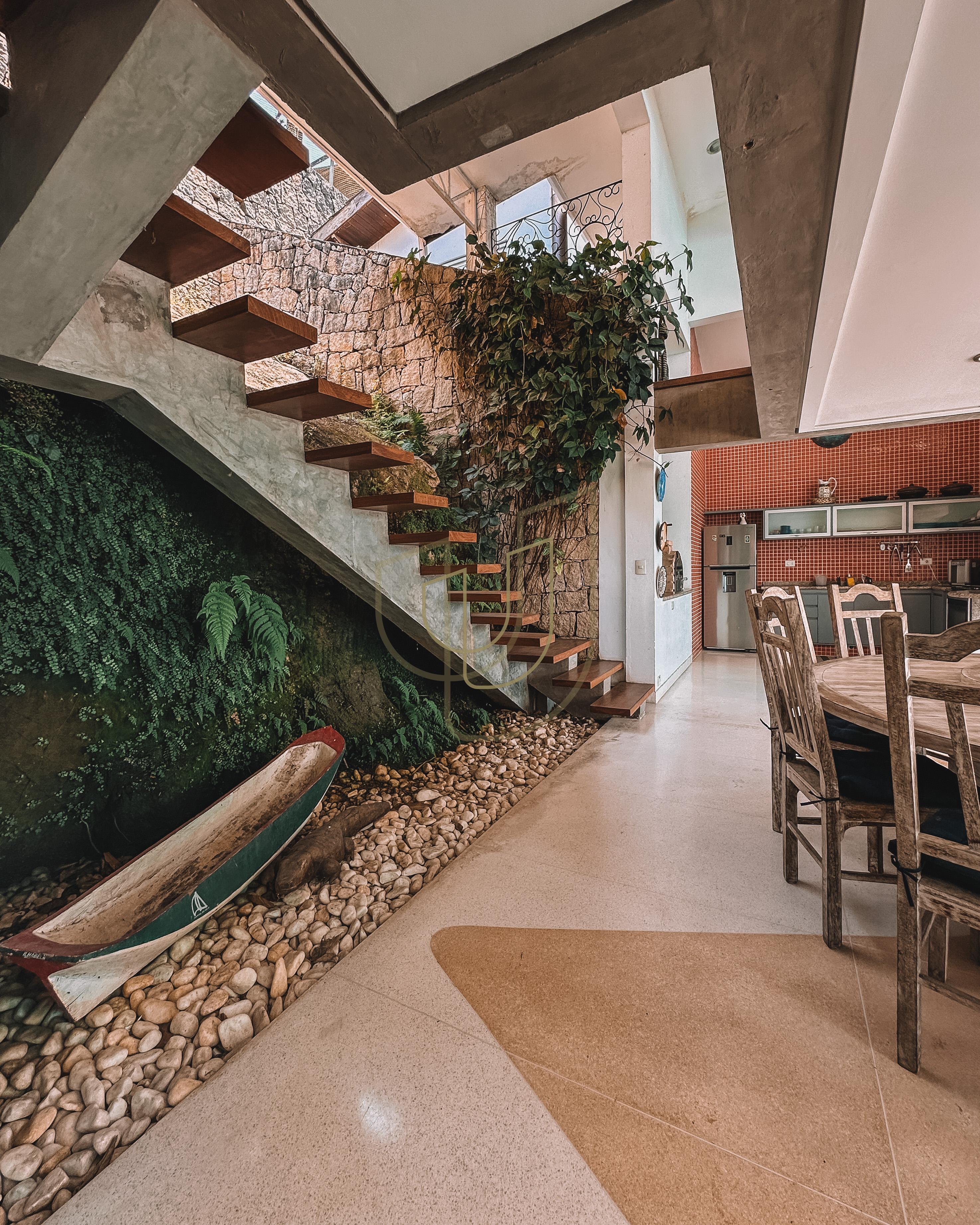 Mans&atilde;o incr&iacute;vel com vista mar e lazer suspenso em Ilhabela/SP  Ilhabela - 