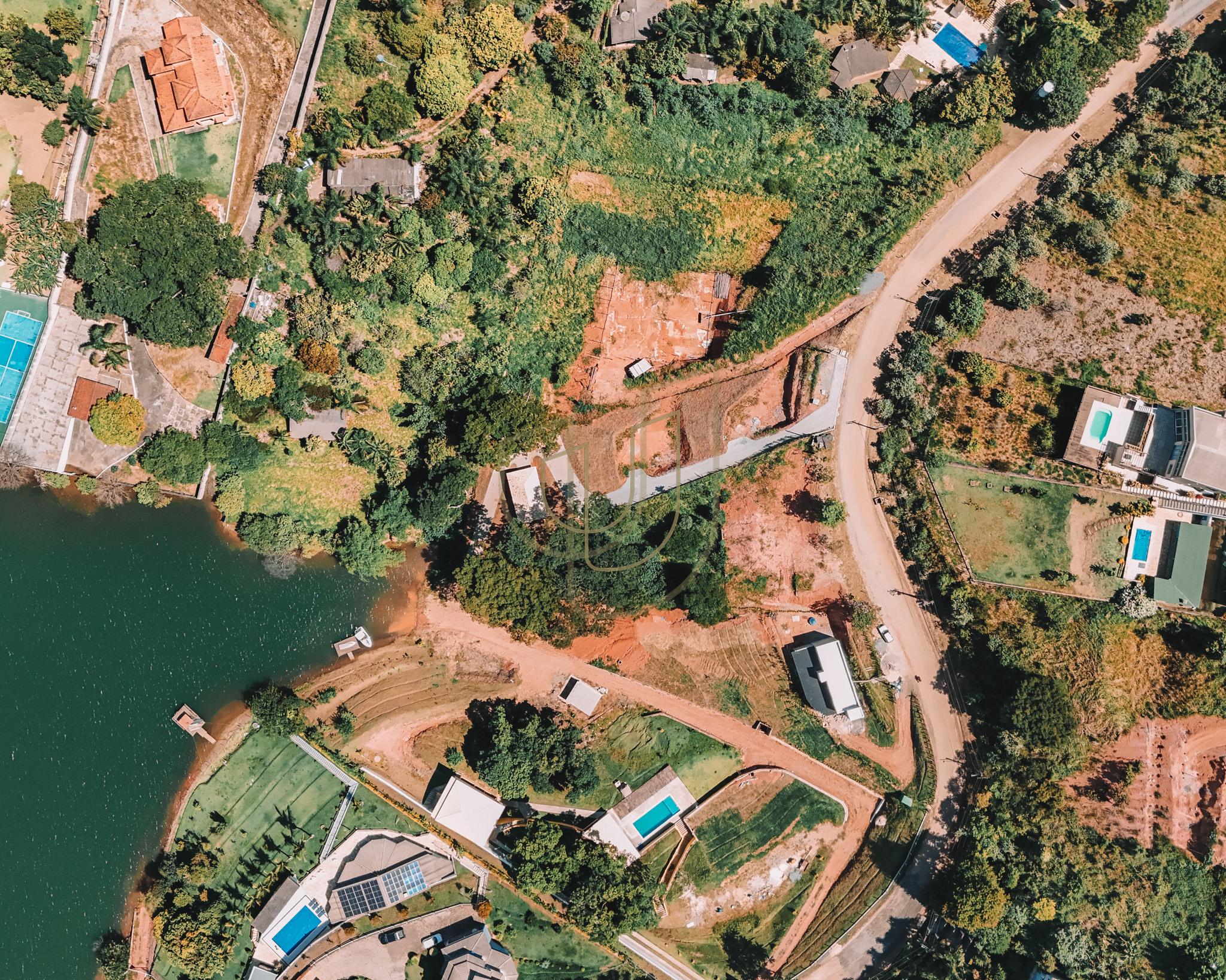 Casa P&eacute; na &Aacute;gua no condom&iacute;nio Para&iacute;so de Igarat&aacute; 2 - Igarat&aacute;/SP R. X Igaratá - 