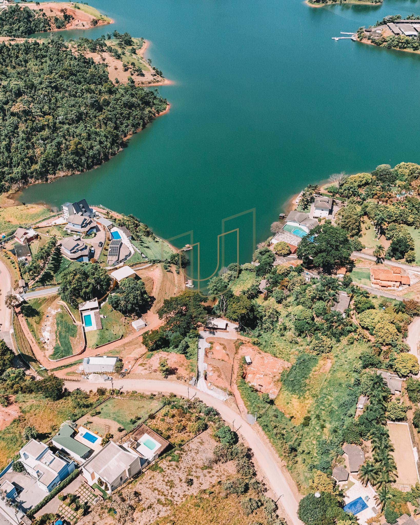 Casa P&eacute; na &Aacute;gua no condom&iacute;nio Para&iacute;so de Igarat&aacute; 2 - Igarat&aacute;/SP R. X Igaratá - 