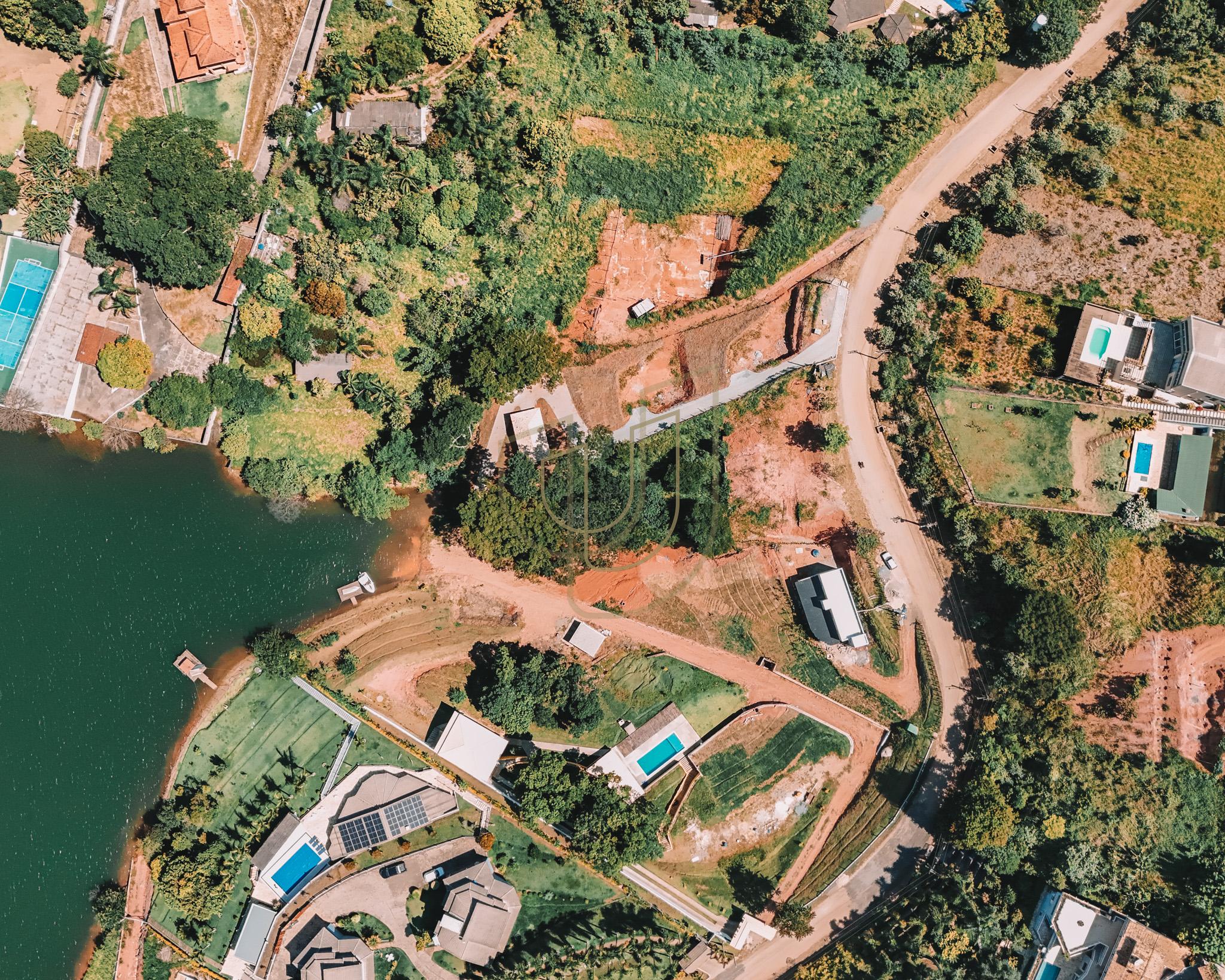 Casa P&eacute; na &Aacute;gua no condom&iacute;nio Para&iacute;so de Igarat&aacute; 2 - Igarat&aacute;/SP R. X Igaratá - 