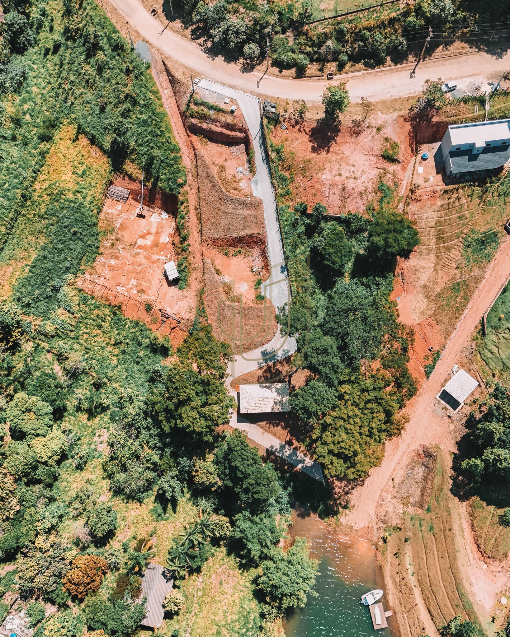 Casa P&eacute; na &Aacute;gua no condom&iacute;nio Para&iacute;so de Igarat&aacute; 2 - Igarat&aacute;/SP R. X Igaratá - 