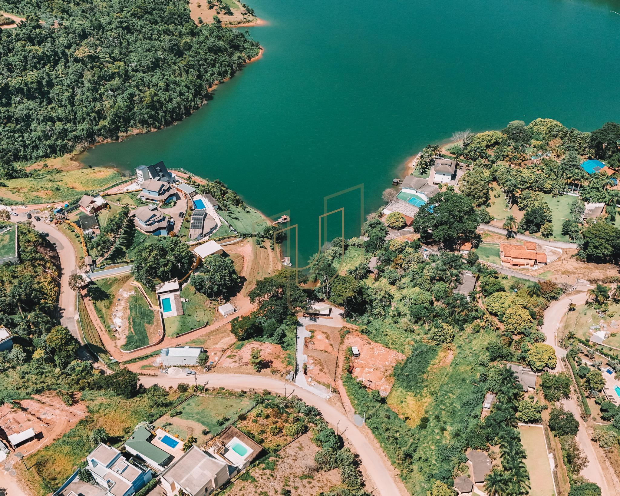 Casa P&eacute; na &Aacute;gua no condom&iacute;nio Para&iacute;so de Igarat&aacute; 2 - Igarat&aacute;/SP R. X Igaratá - 