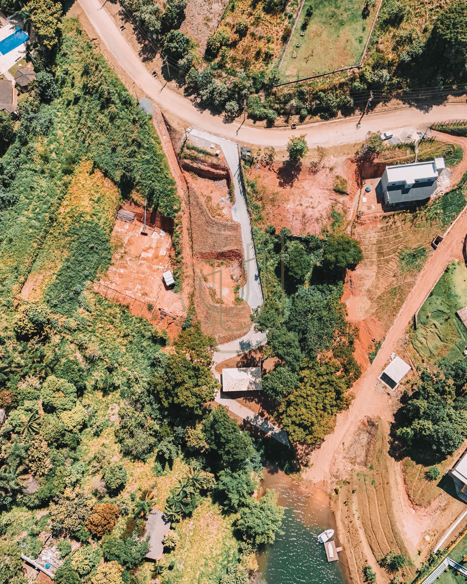 Casa P&eacute; na &Aacute;gua no condom&iacute;nio Para&iacute;so de Igarat&aacute; 2 - Igarat&aacute;/SP R. X Igaratá - 