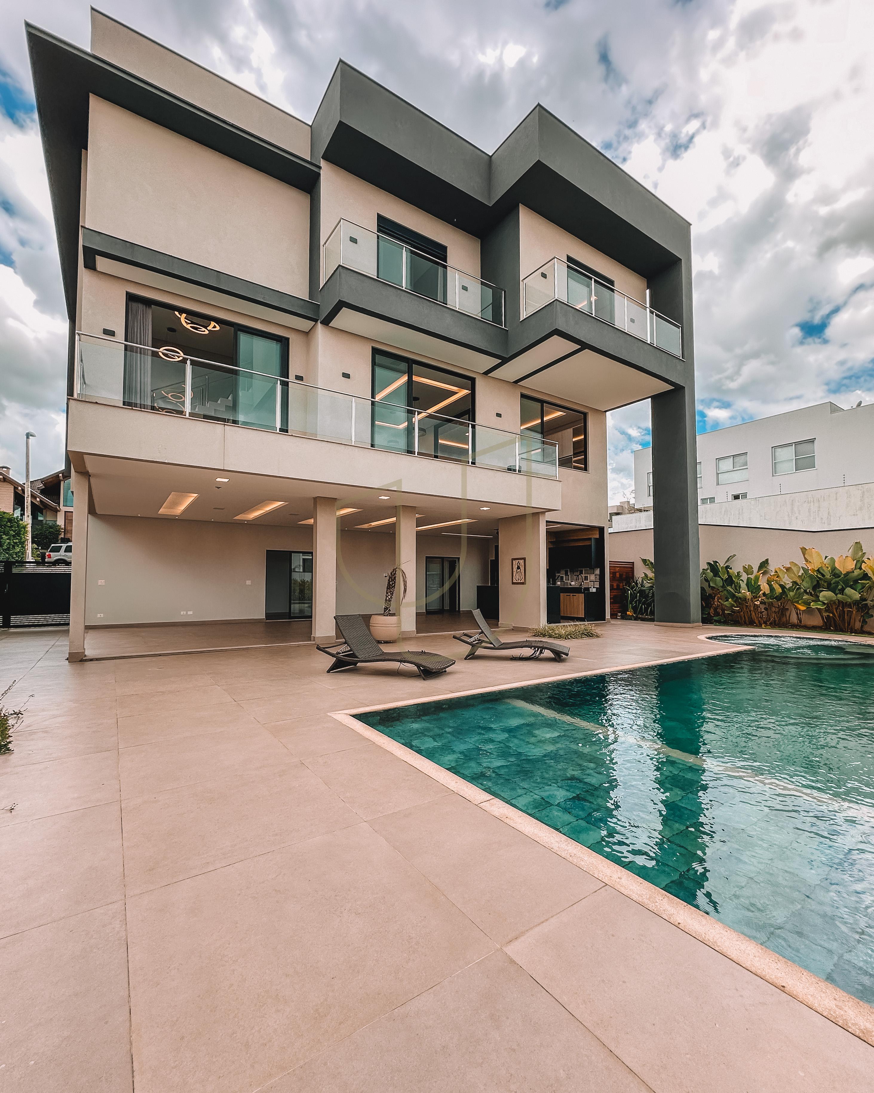 Mans&atilde;o de luxo com projeto contempor&acirc;neo com 5 su&iacute;tes em Urbanova - S&atilde;o Jos&eacute; dos Campos/SP  São José dos Campos - 