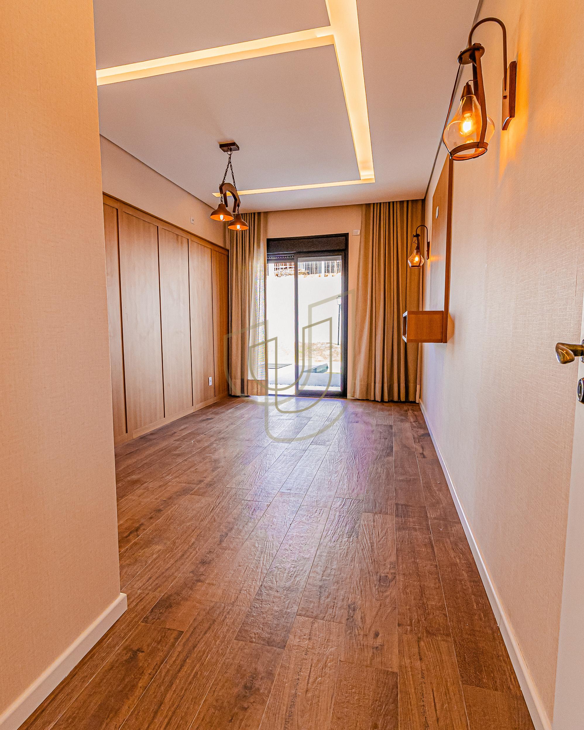 Sobrado rec&eacute;m constru&iacute;do com 4 Quartos Residencial Monte Carlo - S&atilde;o Jos&eacute; dos Campos/SP  São José dos Campos - 