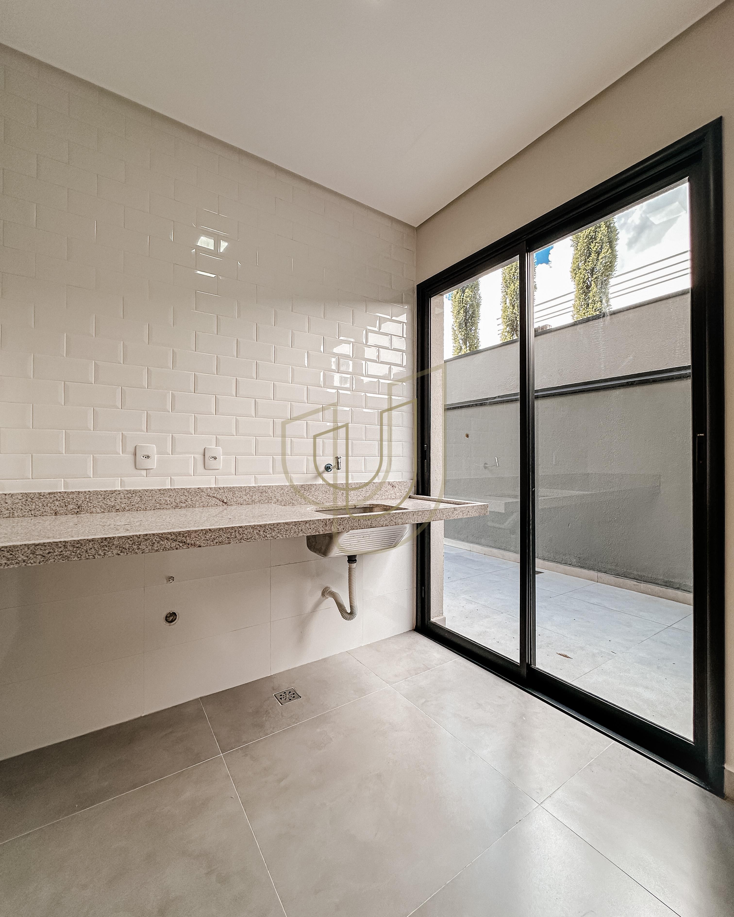 Sobrado sofisticado com vista &uacute;nica e com 4 su&iacute;tes em Urbanova - S&atilde;o Jos&eacute; dos Campos/SP  São José dos Campos - 