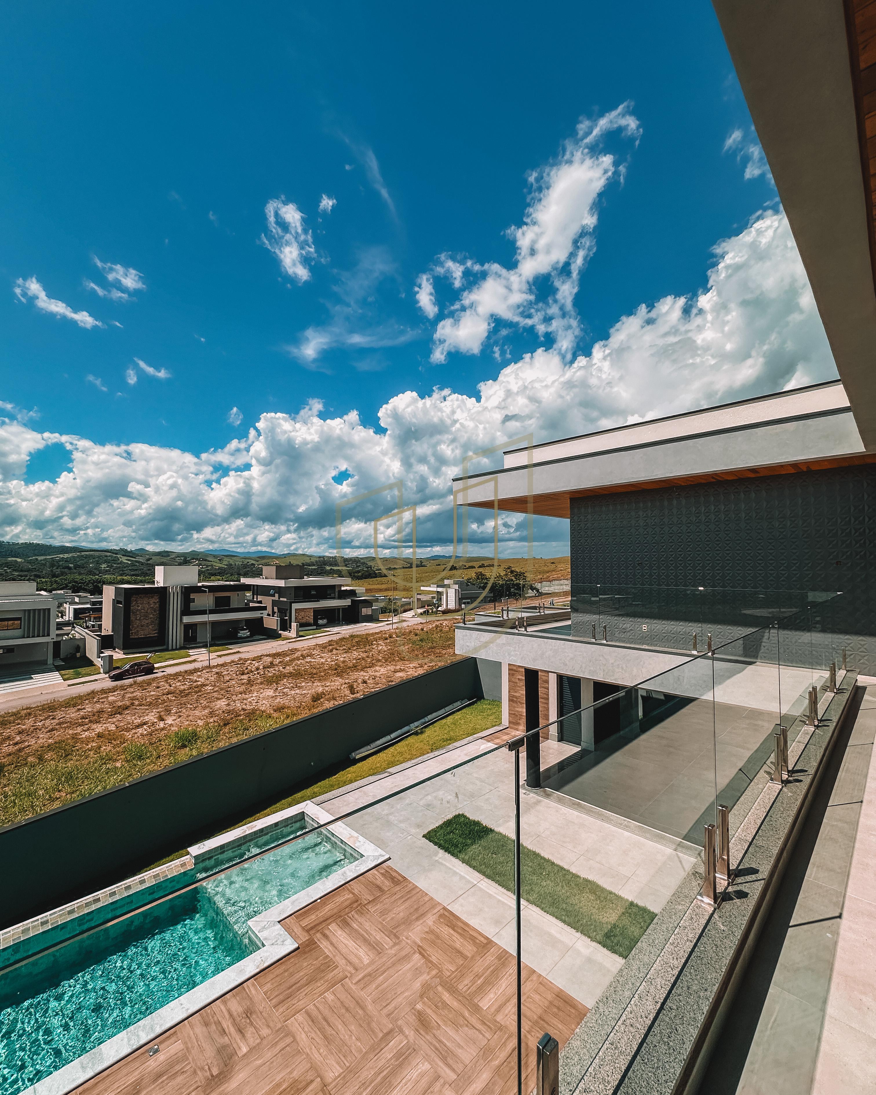 Sobrado sofisticado com vista &uacute;nica e com 4 su&iacute;tes em Urbanova - S&atilde;o Jos&eacute; dos Campos/SP  São José dos Campos - 