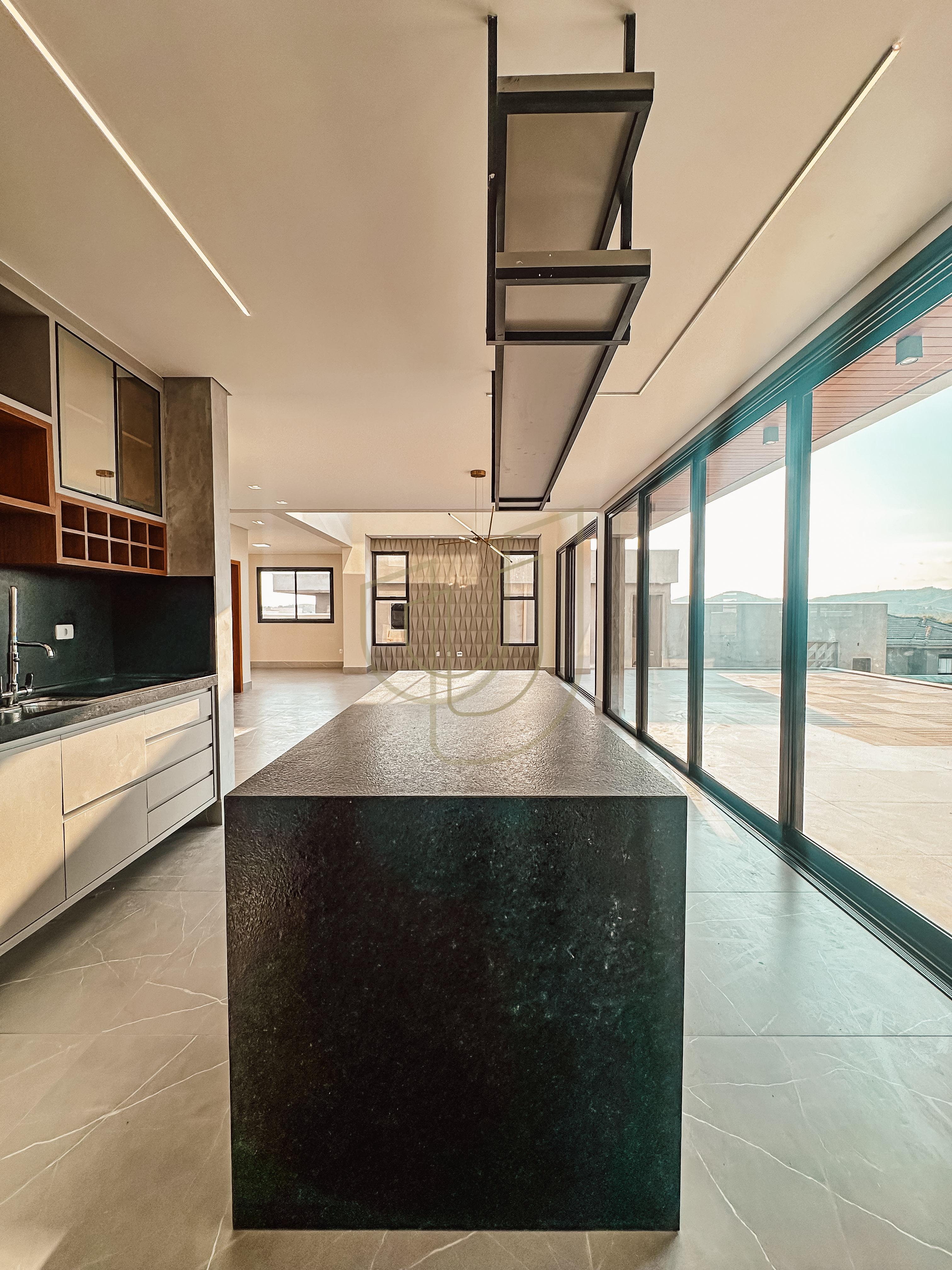 Sobrado sofisticado com vista &uacute;nica e com 4 su&iacute;tes em Urbanova - S&atilde;o Jos&eacute; dos Campos/SP  São José dos Campos - 