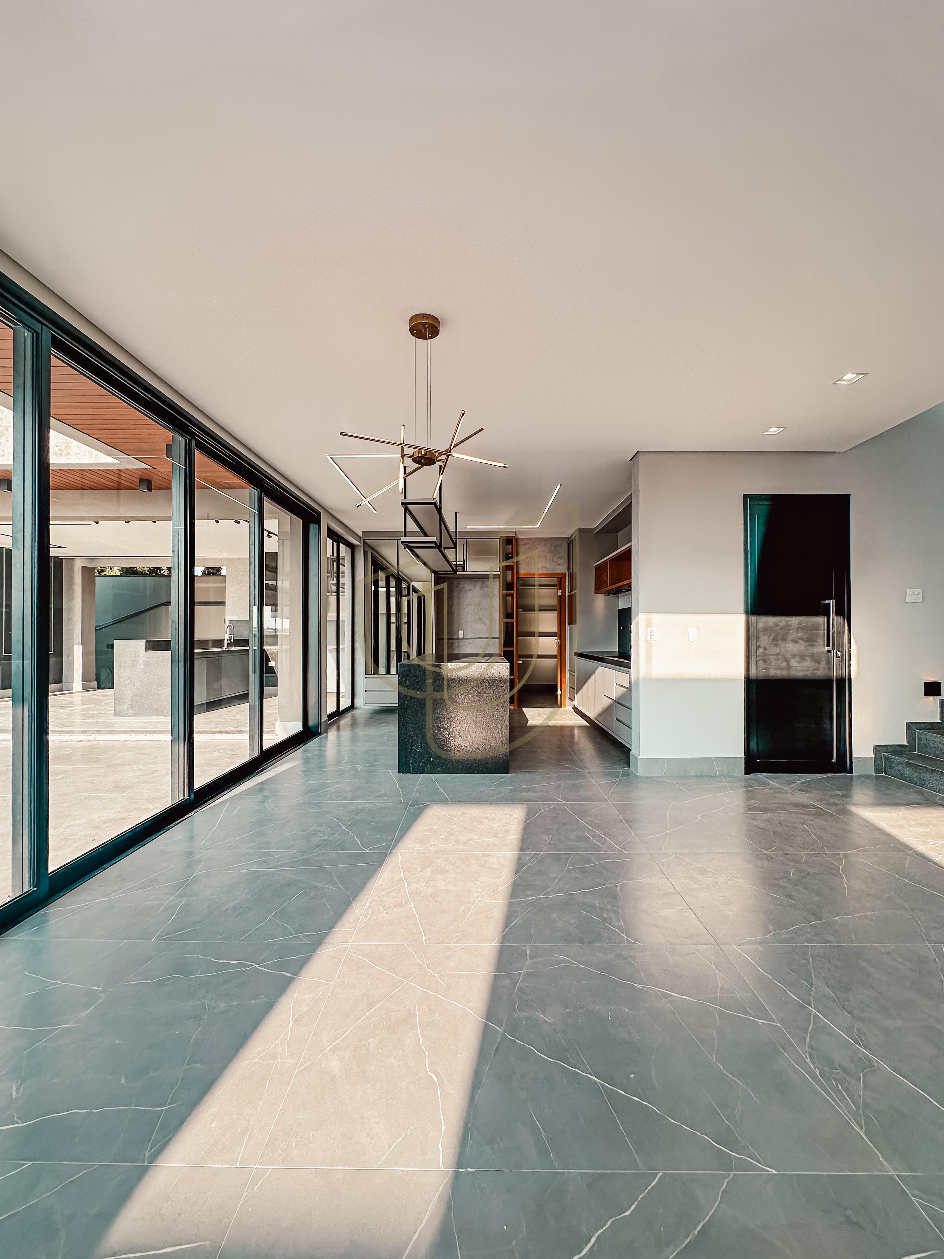 Sobrado sofisticado com vista &uacute;nica e com 4 su&iacute;tes em Urbanova - S&atilde;o Jos&eacute; dos Campos/SP  São José dos Campos - 