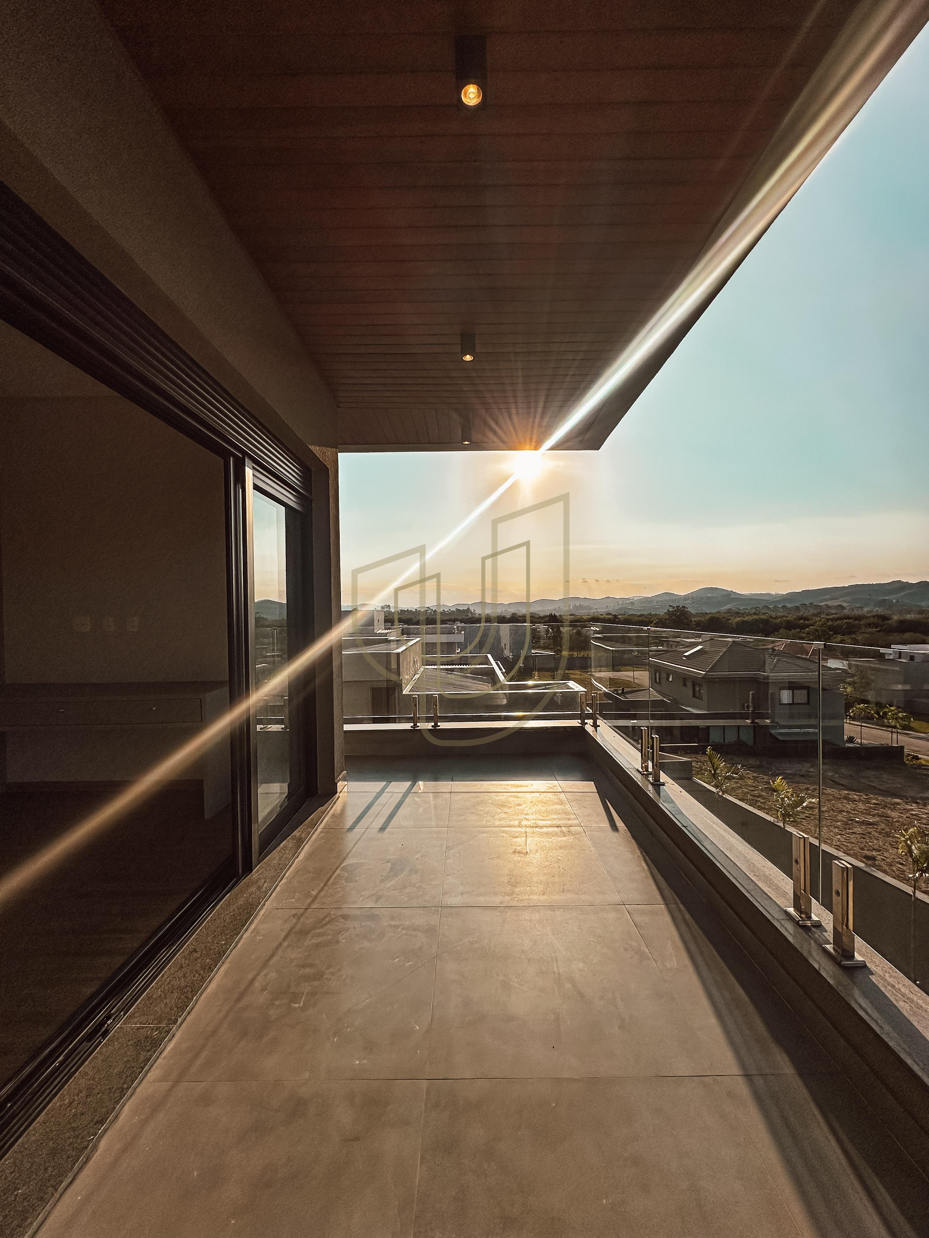 Sobrado sofisticado com vista &uacute;nica e com 4 su&iacute;tes em Urbanova - S&atilde;o Jos&eacute; dos Campos/SP  São José dos Campos - 