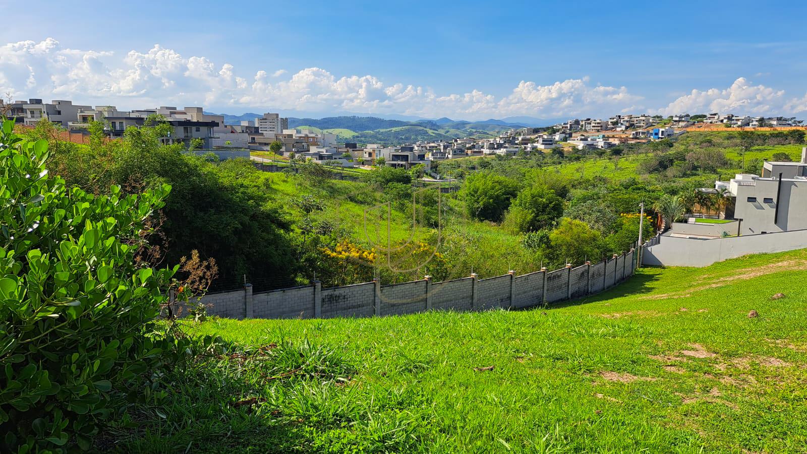 Terreno com com vista no condom&iacute;nio Alphaville I - S&atilde;o Jos&eacute; dos Campos/SP  São José dos Campos - 