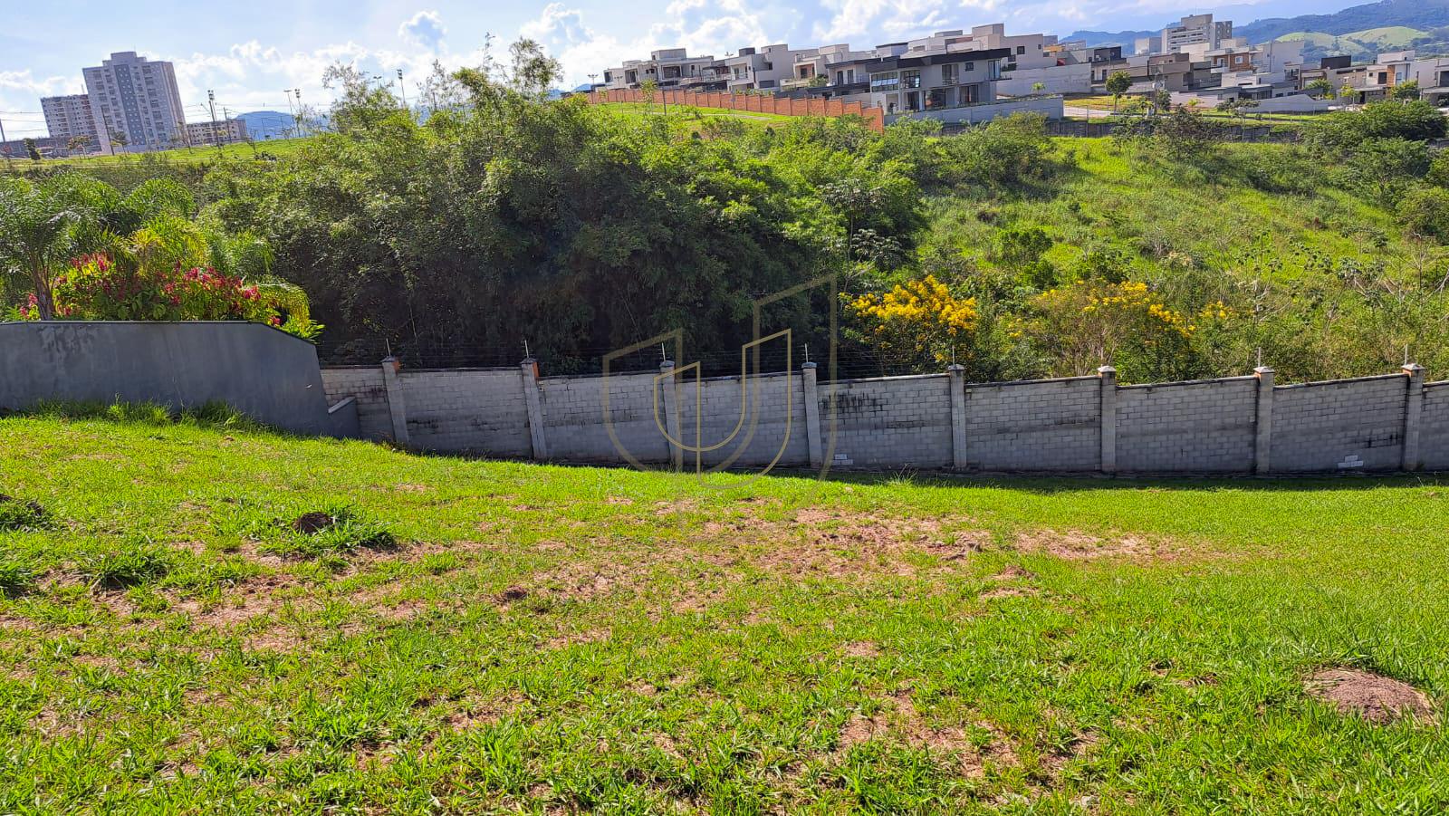 Terreno com com vista no condom&iacute;nio Alphaville I - S&atilde;o Jos&eacute; dos Campos/SP  São José dos Campos - 