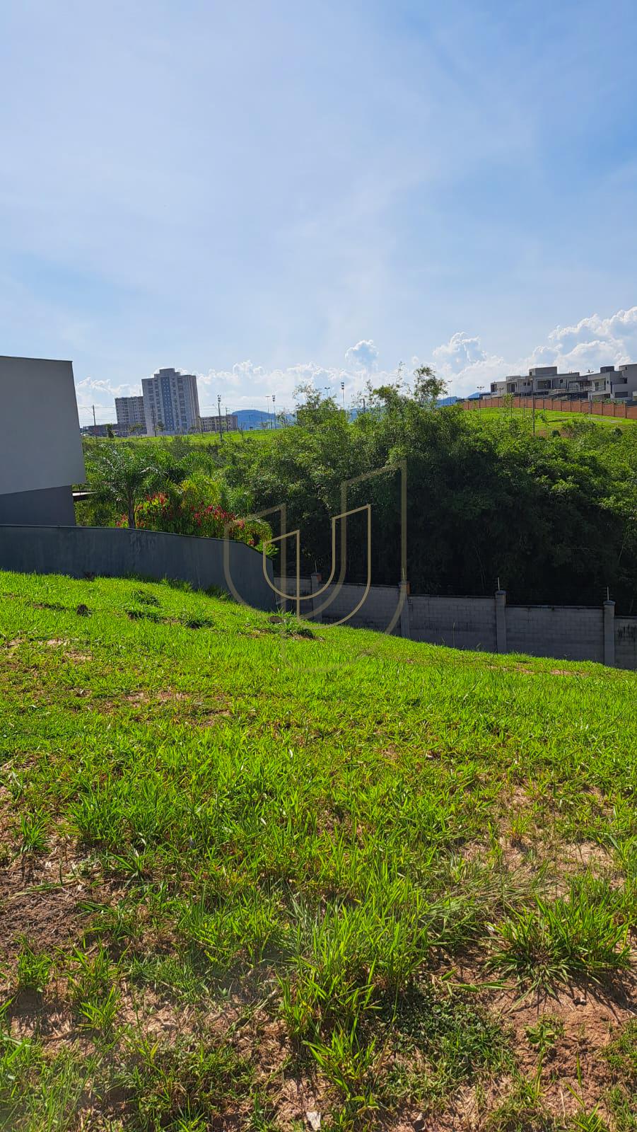 Terreno com com vista no condom&iacute;nio Alphaville I - S&atilde;o Jos&eacute; dos Campos/SP  São José dos Campos - 