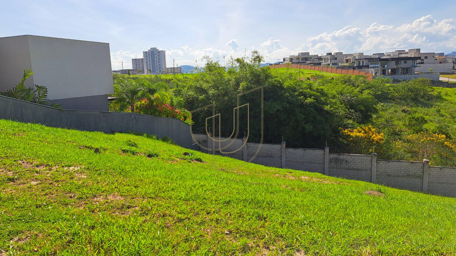 Terreno com com vista no condom&iacute;nio Alphaville I - S&atilde;o Jos&eacute; dos Campos/SP  São José dos Campos - 