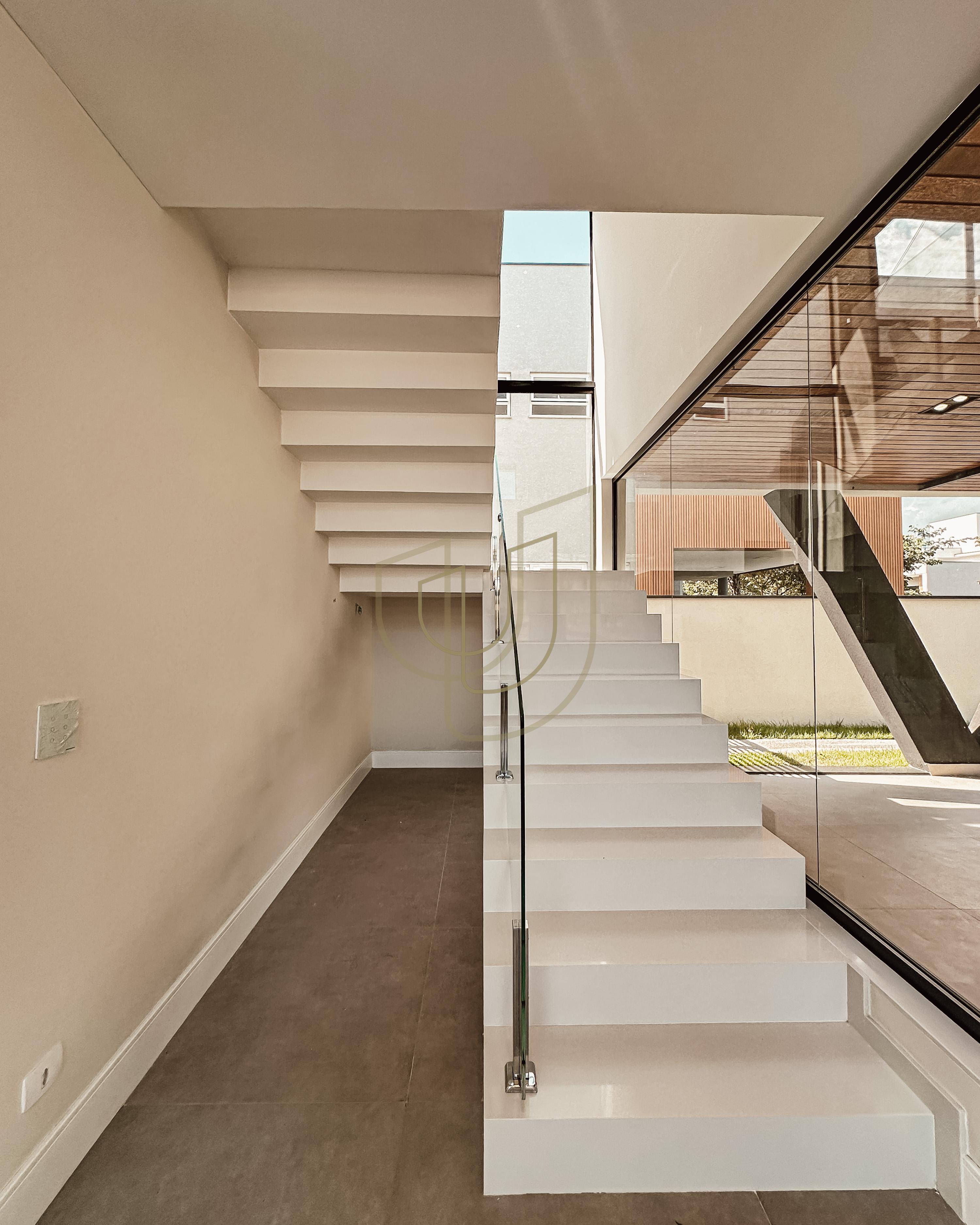 Sobrado sofisticado com vista &uacute;nica e com 5 su&iacute;tes em Alphaville - S&atilde;o Jos&eacute; dos Campos/SP  São José dos Campos - 