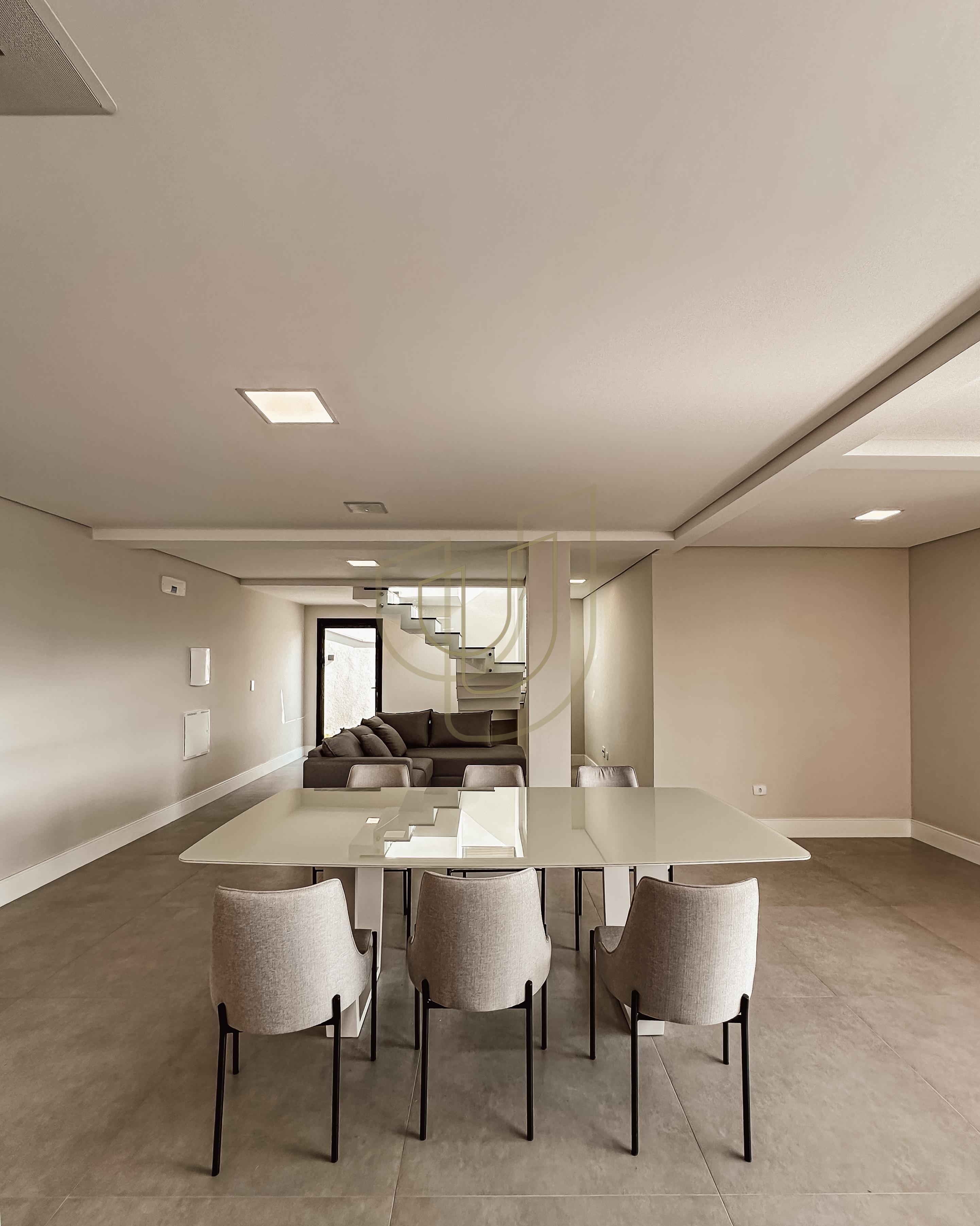 Sobrado sofisticado com vista &uacute;nica e com 5 su&iacute;tes em Alphaville - S&atilde;o Jos&eacute; dos Campos/SP  São José dos Campos - 