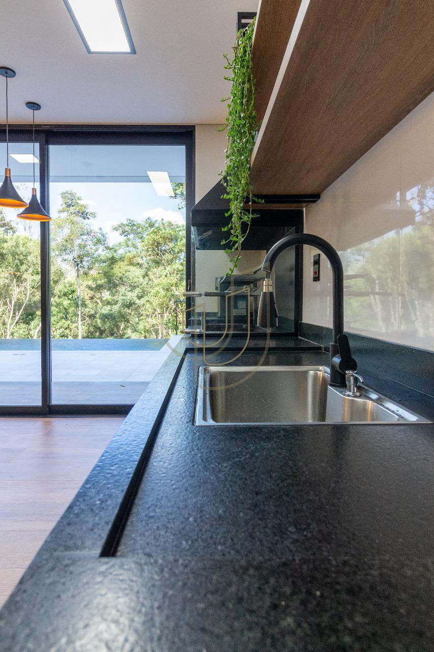 Sobrado sofisticado rec&eacute;m constru&iacute;do no Recanto Santa B&aacute;rbara - Jambeiro/SP  JAMBEIRO - 