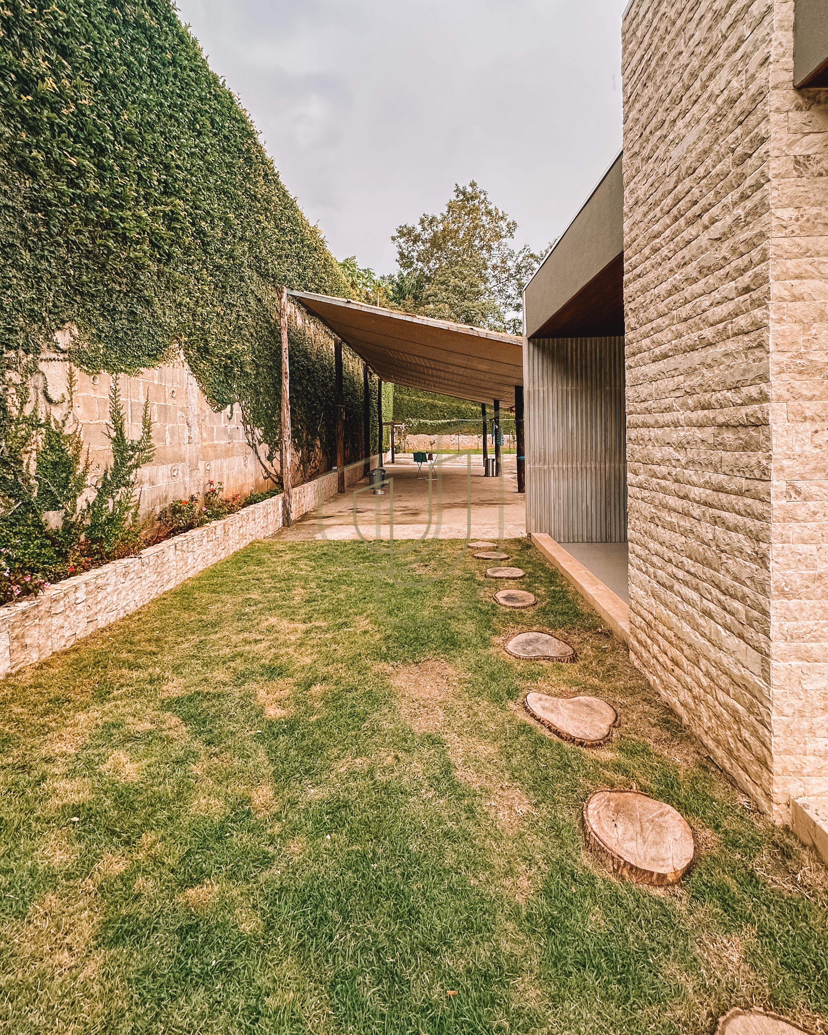 Casa em terreno de 5.000m&sup2; com vista permanente no Quinta das Flores - S&atilde;o Jos&eacute; dos Campos Avenida Alameda das Acácias São José dos Campos - 