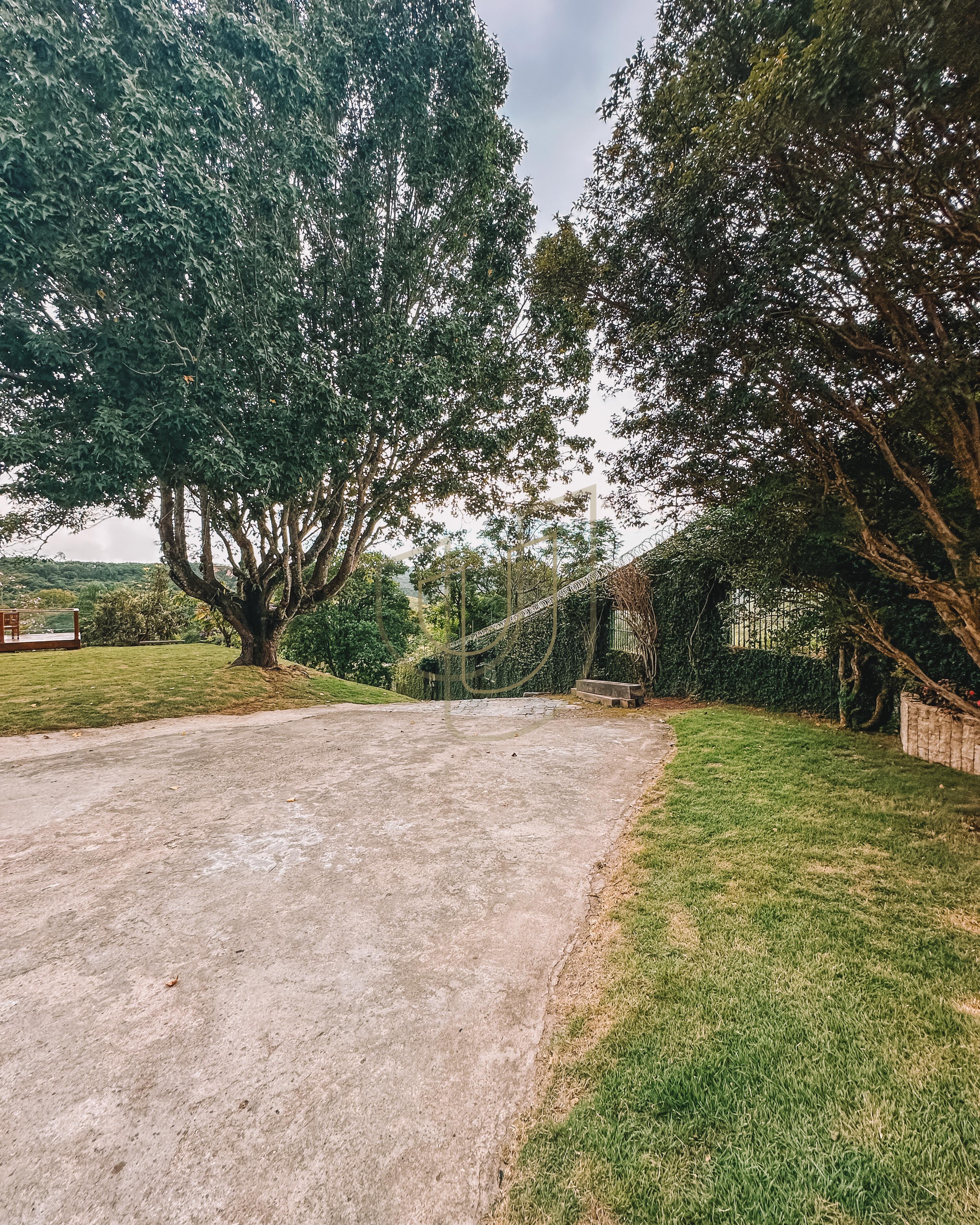 Casa em terreno de 5.000m&sup2; com vista permanente no Quinta das Flores - S&atilde;o Jos&eacute; dos Campos Avenida Alameda das Acácias São José dos Campos - 