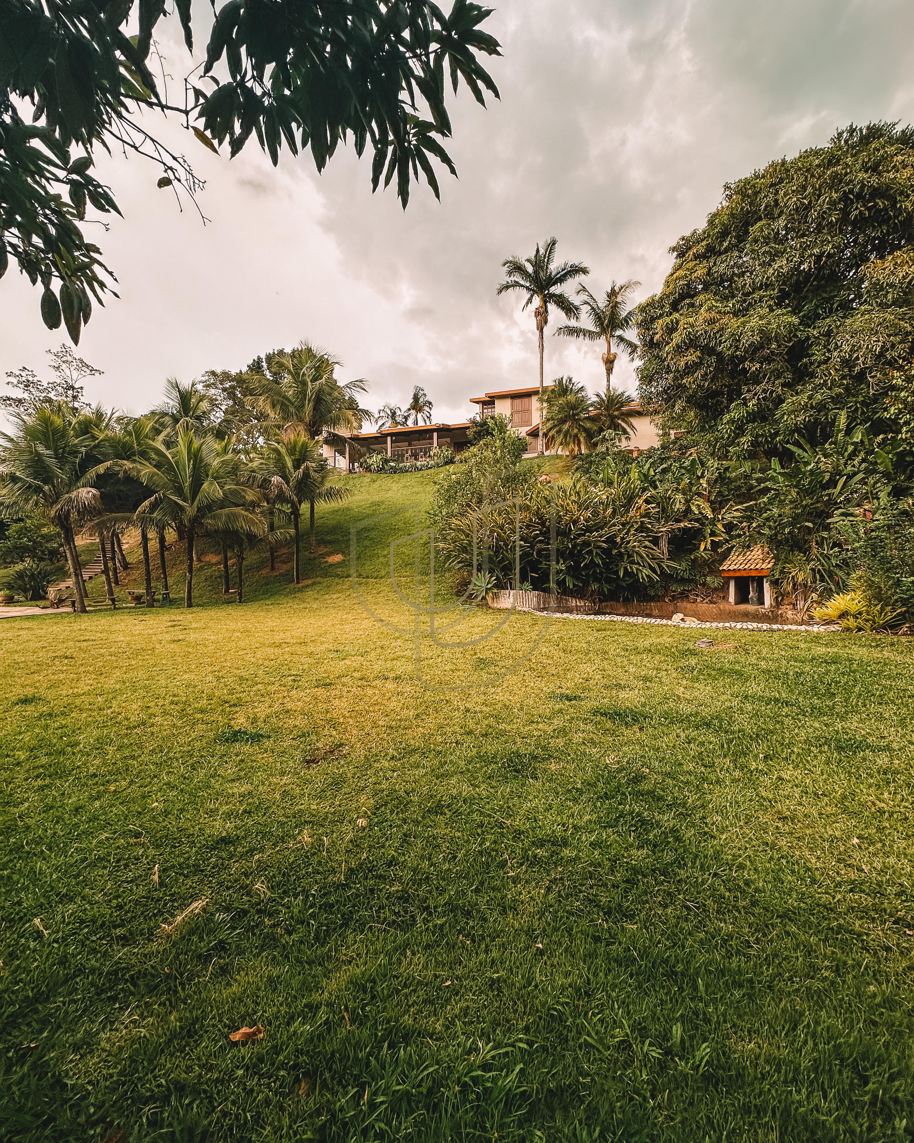 Casa em terreno de 5.000m&sup2; com vista permanente no Quinta das Flores - S&atilde;o Jos&eacute; dos Campos Avenida Alameda das Acácias São José dos Campos - 
