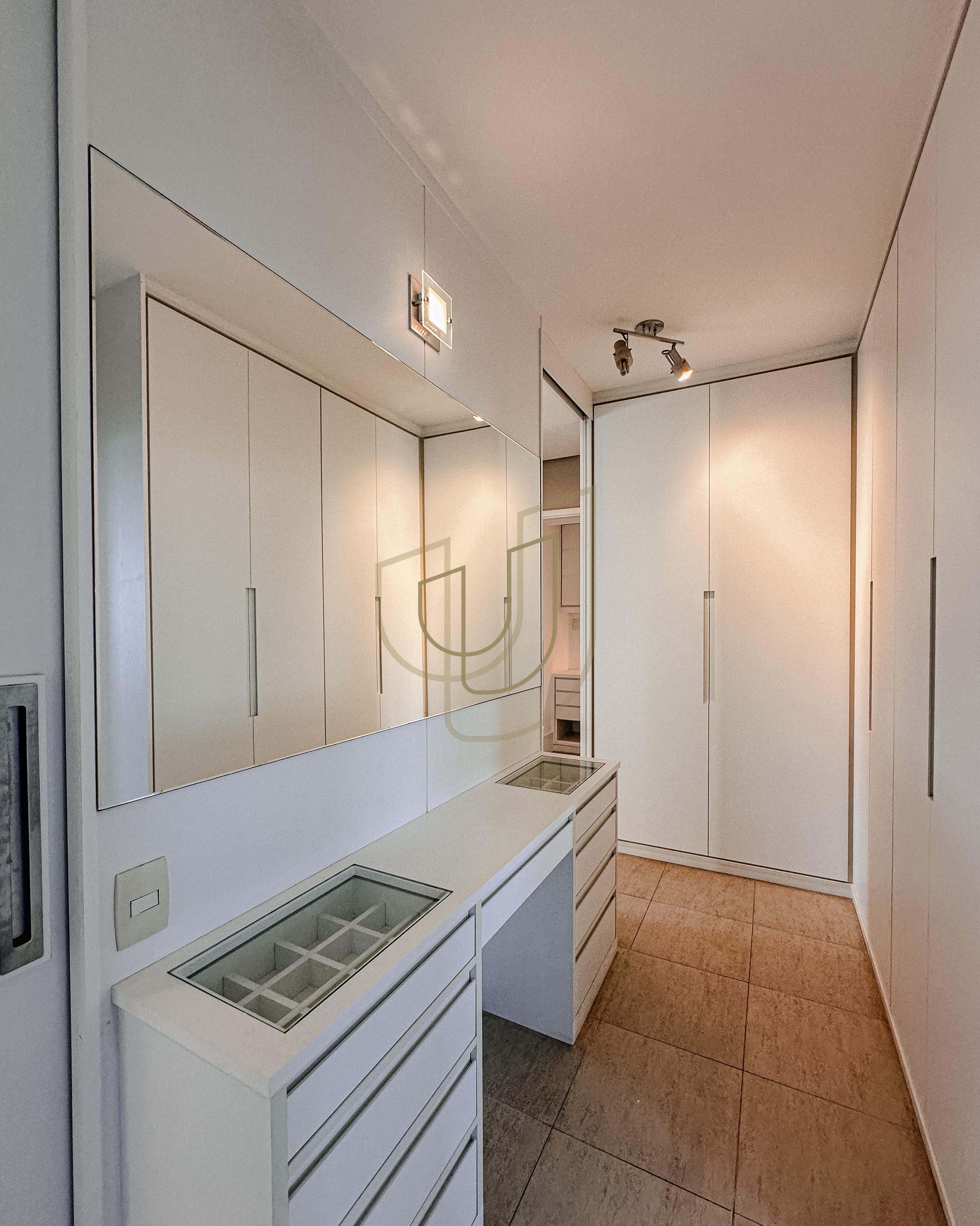 Apartamento de 233m&sup2; em localiza&ccedil;&atilde;o privilegiada com 4 Su&iacute;tes em S&atilde;o Jos&eacute; dos Campos/SP Rua Afonso César de Siqueira São José dos Campos - 