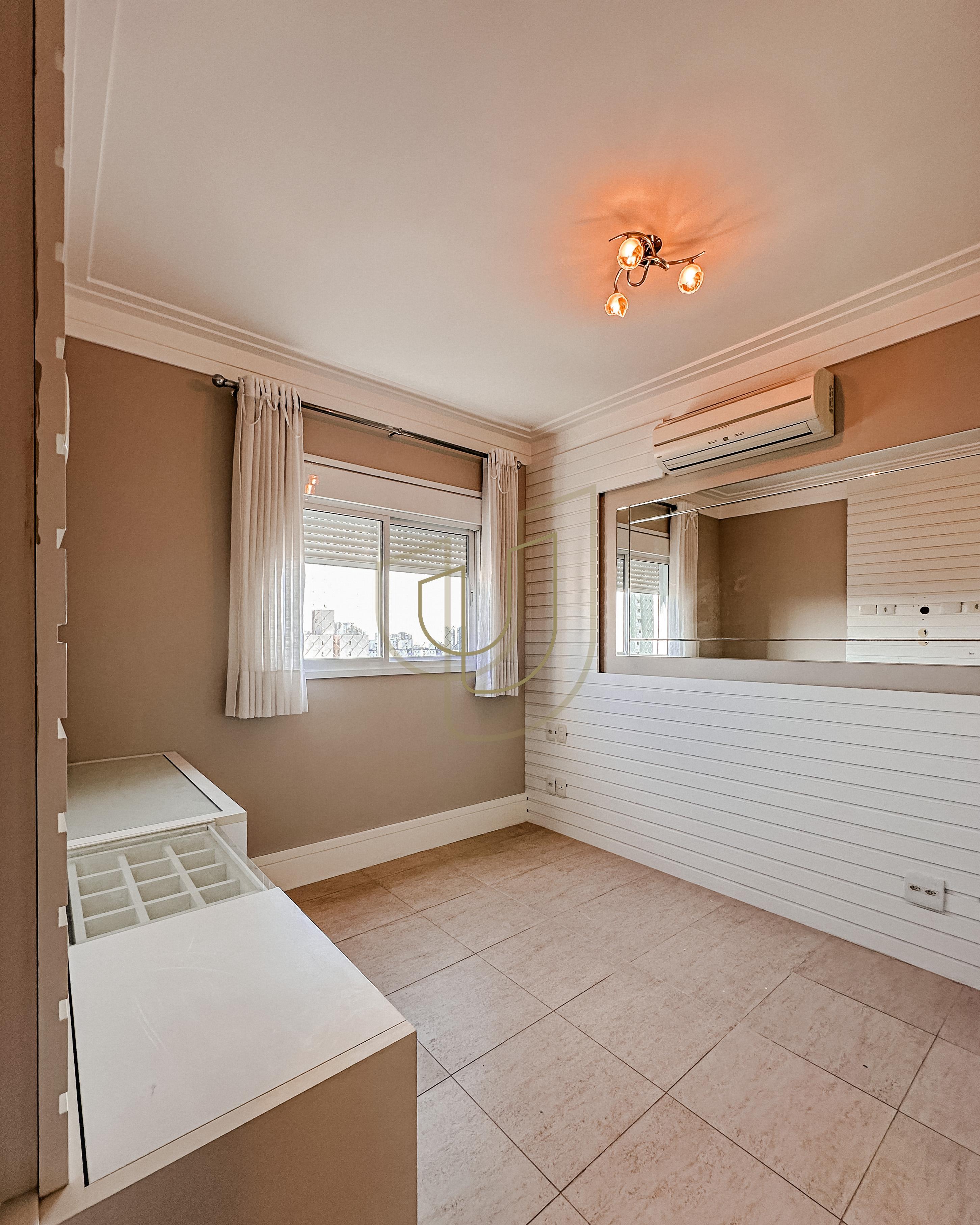 Apartamento de 233m&sup2; em localiza&ccedil;&atilde;o privilegiada com 4 Su&iacute;tes em S&atilde;o Jos&eacute; dos Campos/SP Rua Afonso César de Siqueira São José dos Campos - 