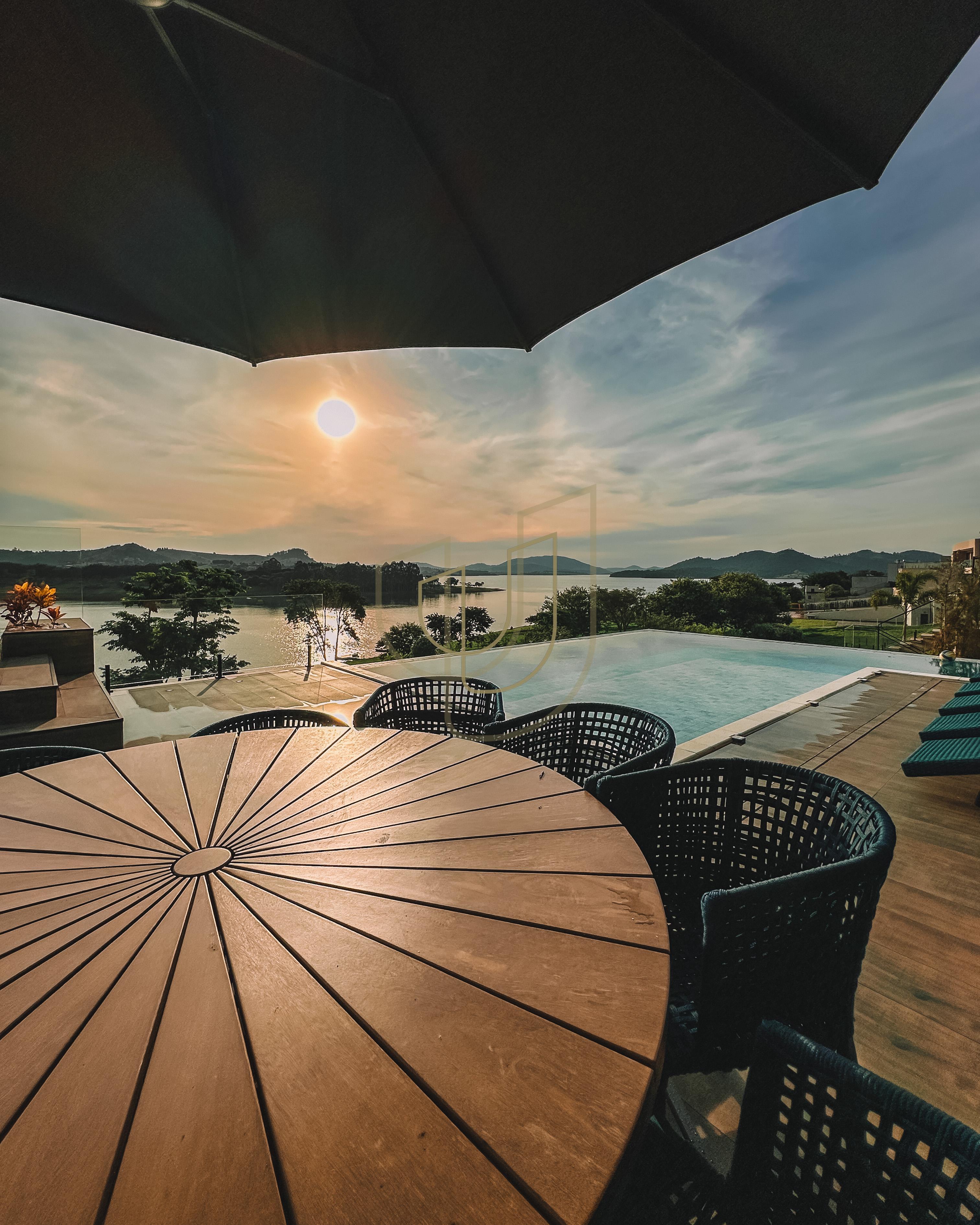 Mans&atilde;o de luxo e P&eacute; na &Aacute;gua com 10 Su&iacute;tes em Porto Laranjeiras - Piracaia/SP  Piracaia - 