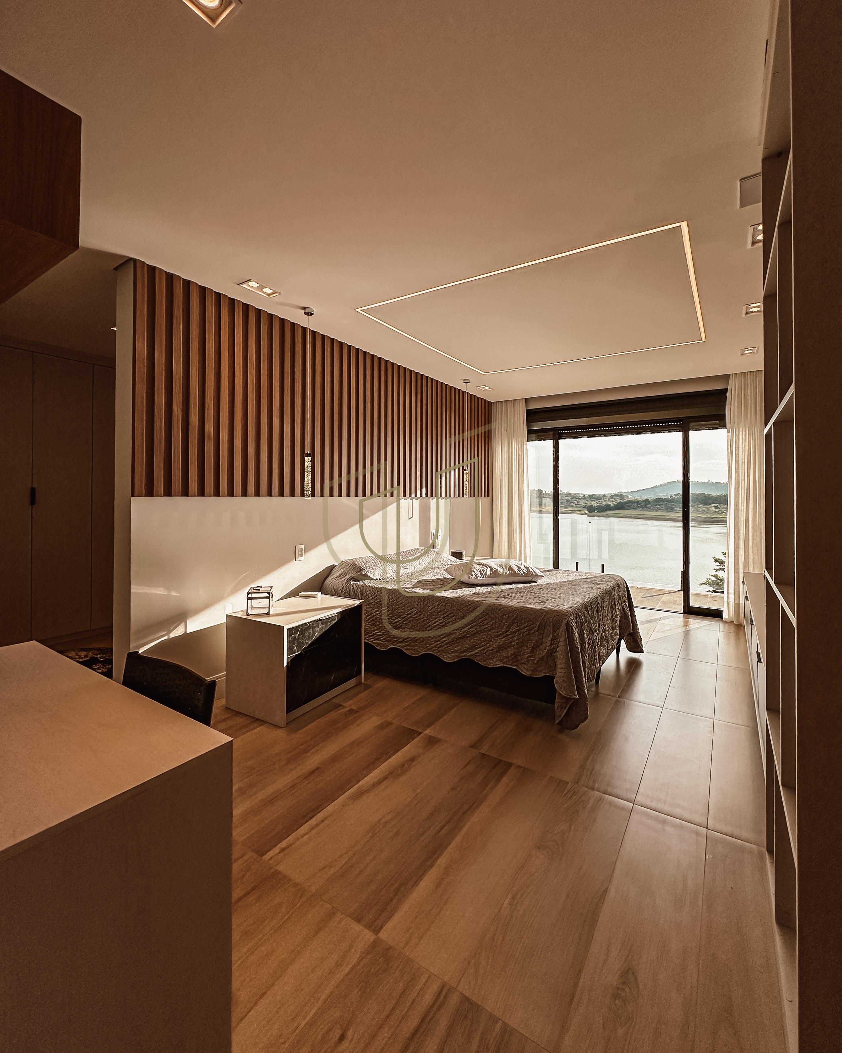 Mans&atilde;o de luxo e P&eacute; na &Aacute;gua com 10 Su&iacute;tes em Porto Laranjeiras - Piracaia/SP  Piracaia - 