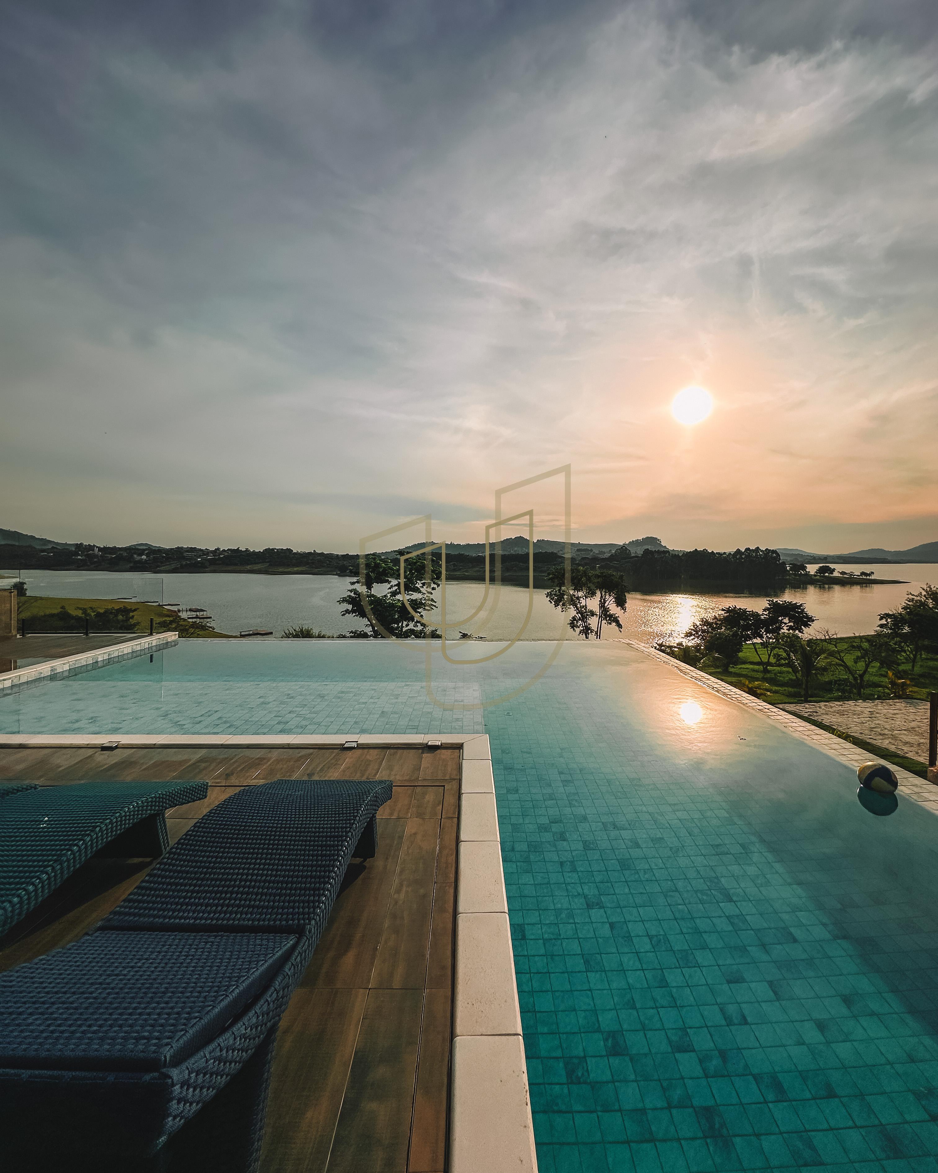 Mans&atilde;o de luxo e P&eacute; na &Aacute;gua com 10 Su&iacute;tes em Porto Laranjeiras - Piracaia/SP  Piracaia - 