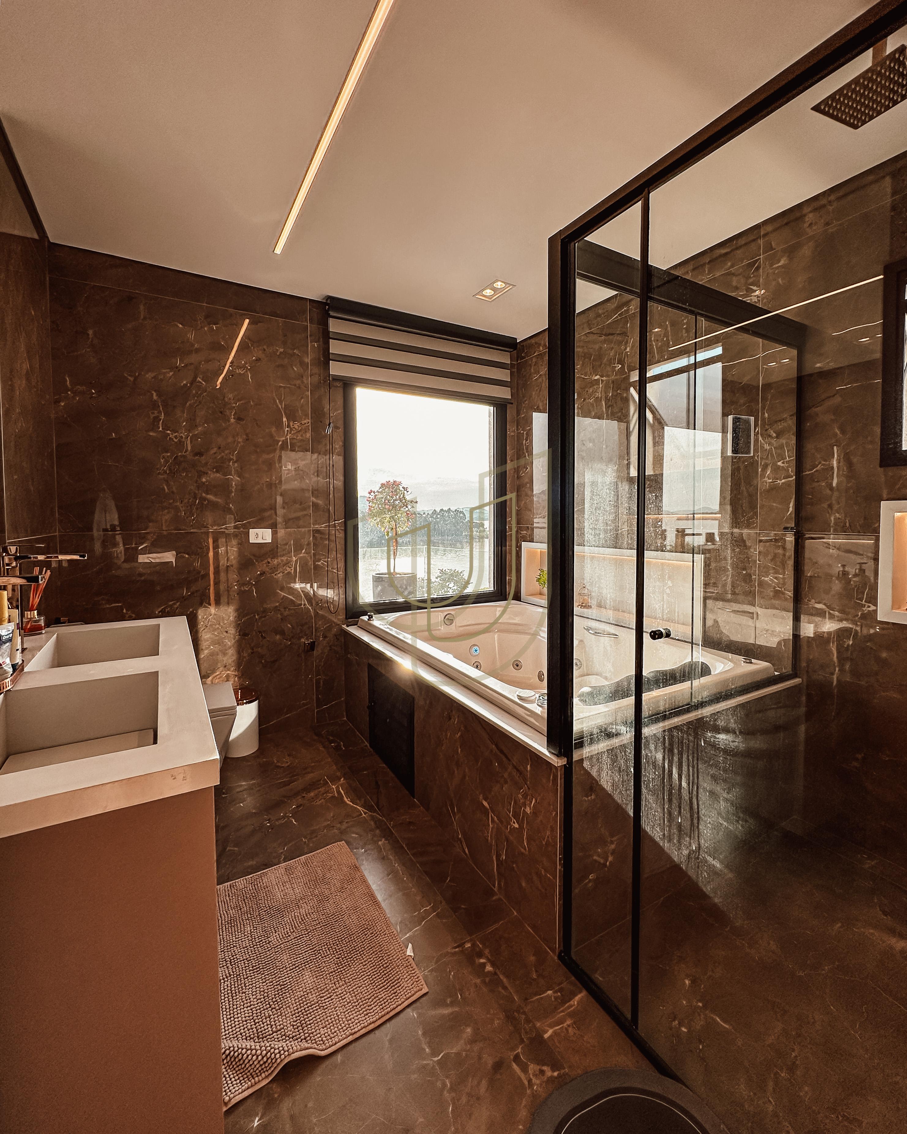 Mans&atilde;o de luxo e P&eacute; na &Aacute;gua com 10 Su&iacute;tes em Porto Laranjeiras - Piracaia/SP  Piracaia - 