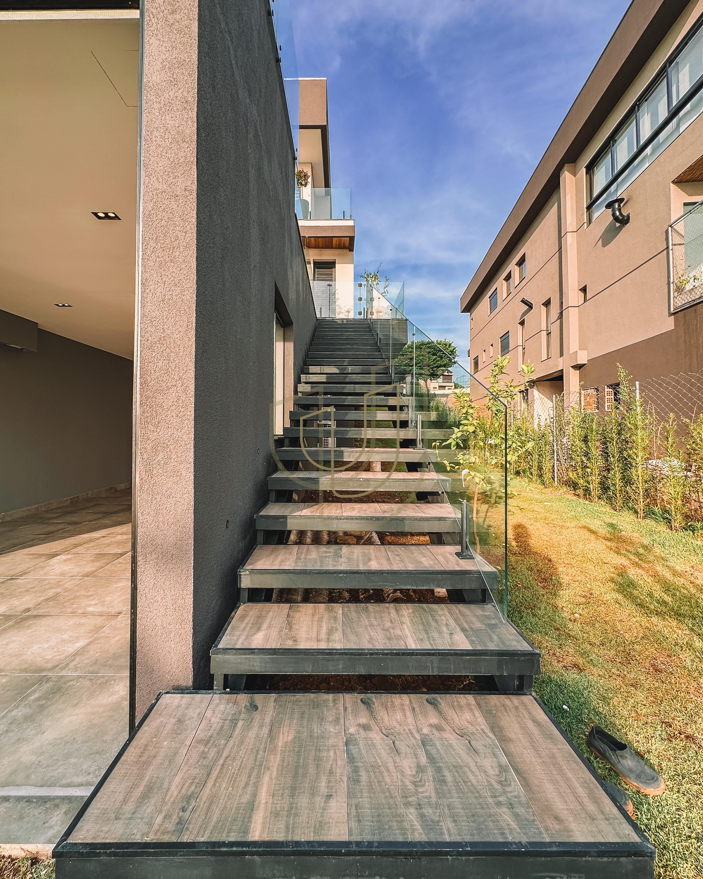 Mans&atilde;o de luxo e P&eacute; na &Aacute;gua com 10 Su&iacute;tes em Porto Laranjeiras - Piracaia/SP  Piracaia - 