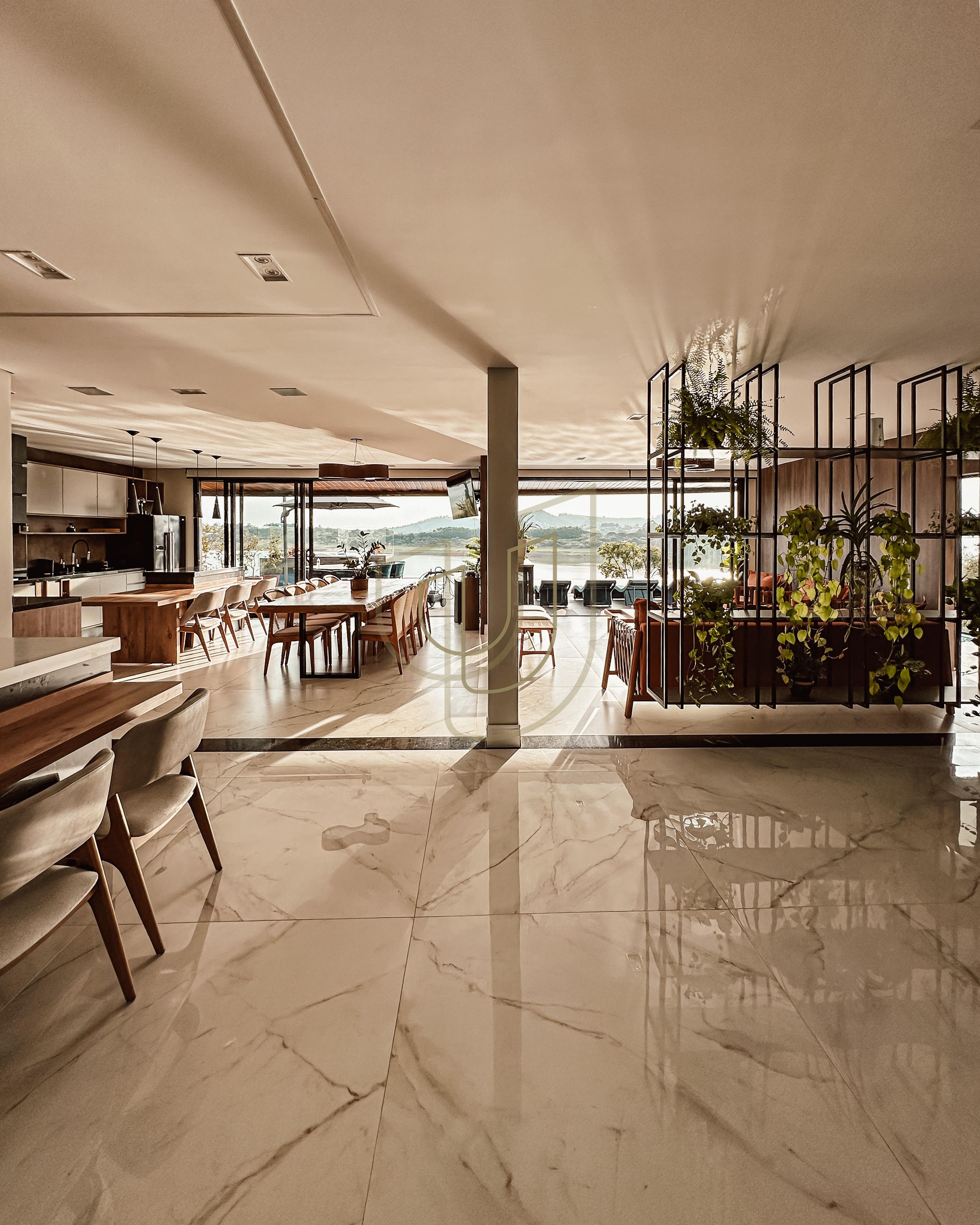 Mans&atilde;o de luxo e P&eacute; na &Aacute;gua com 10 Su&iacute;tes em Porto Laranjeiras - Piracaia/SP  Piracaia - 