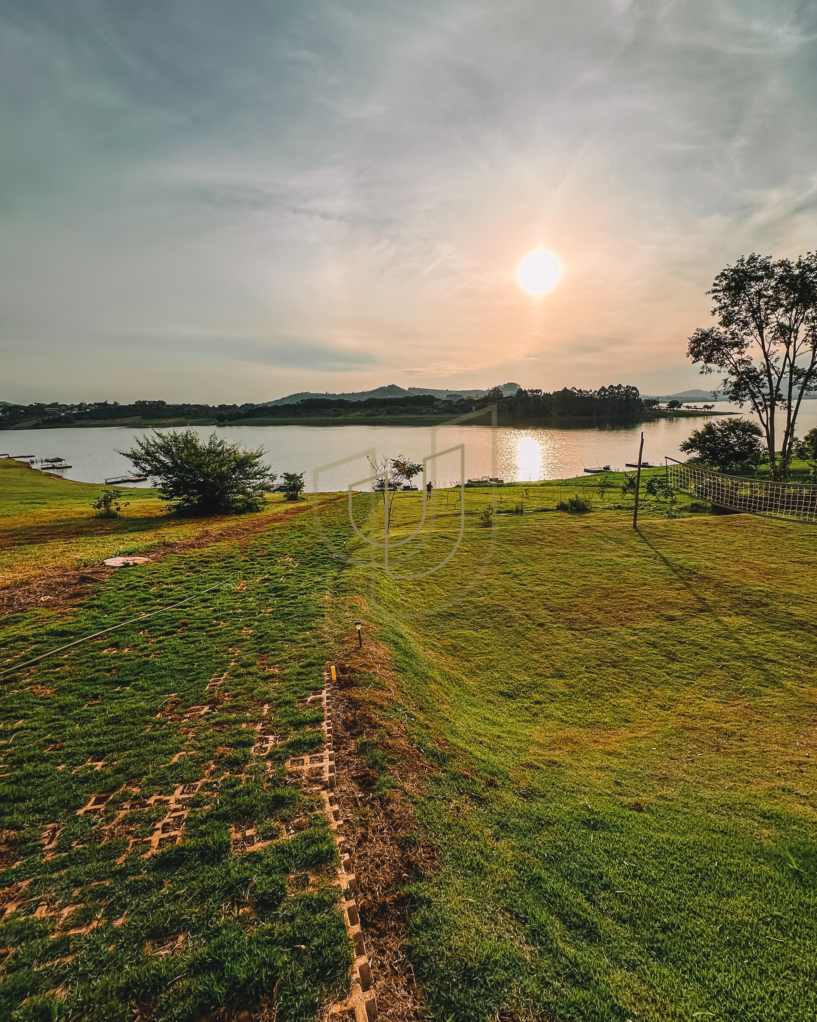 Mans&atilde;o de luxo e P&eacute; na &Aacute;gua com 10 Su&iacute;tes em Porto Laranjeiras - Piracaia/SP  Piracaia - 