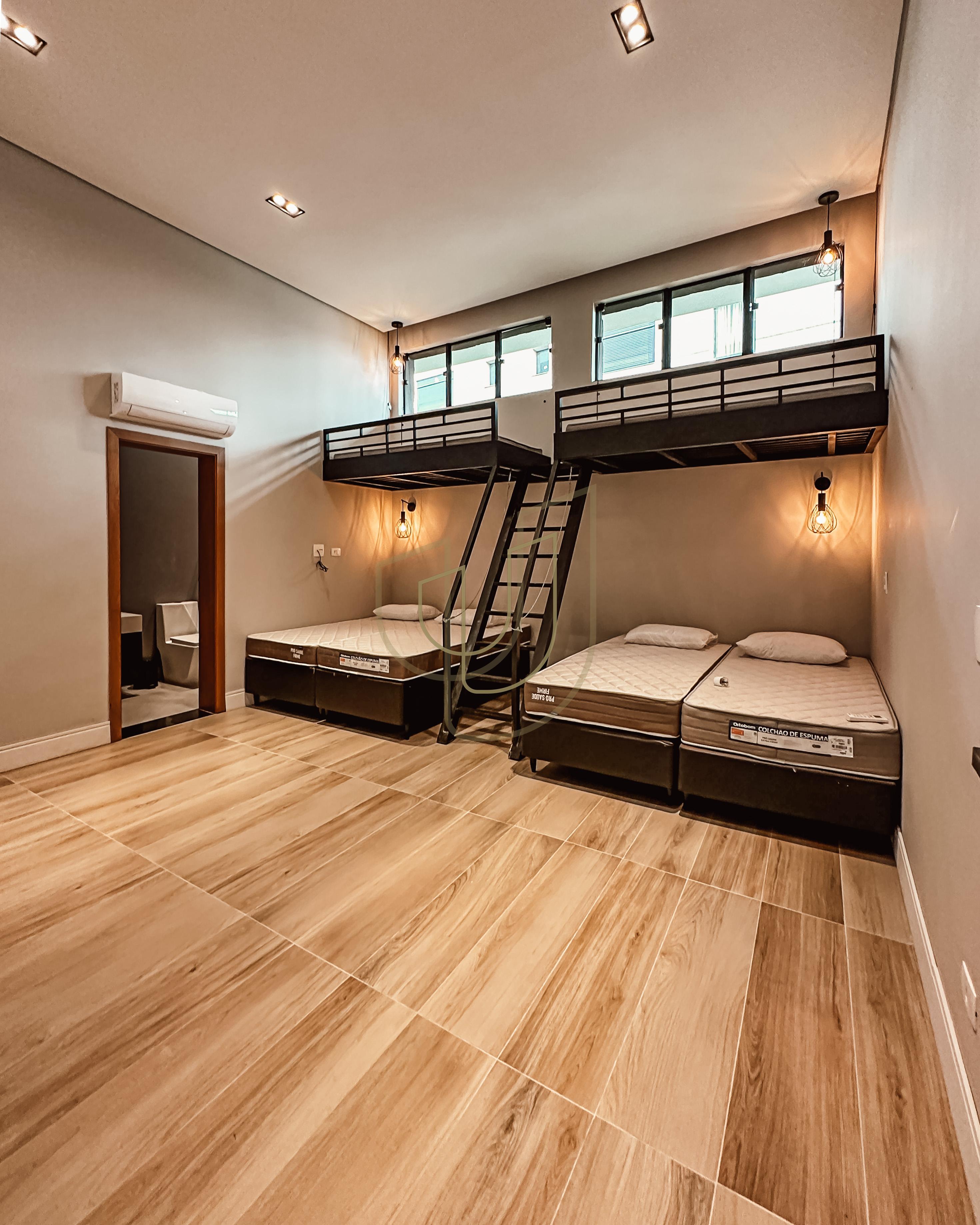 Mans&atilde;o de luxo e P&eacute; na &Aacute;gua com 10 Su&iacute;tes em Porto Laranjeiras - Piracaia/SP  Piracaia - 