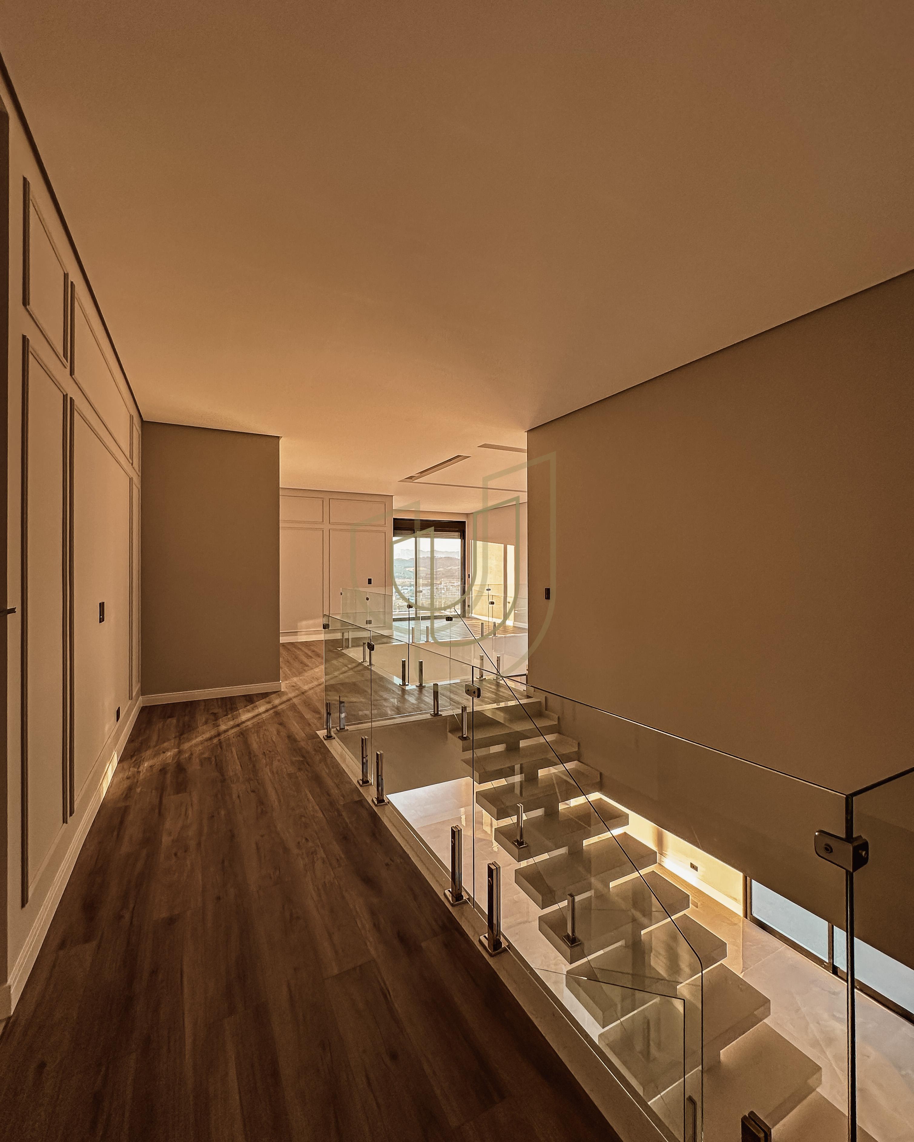 Sobrado sofisticado com vista &uacute;nica e com 5 su&iacute;tes no Alphaville - S&atilde;o Jos&eacute; dos Campos/SP  São José dos Campos - 