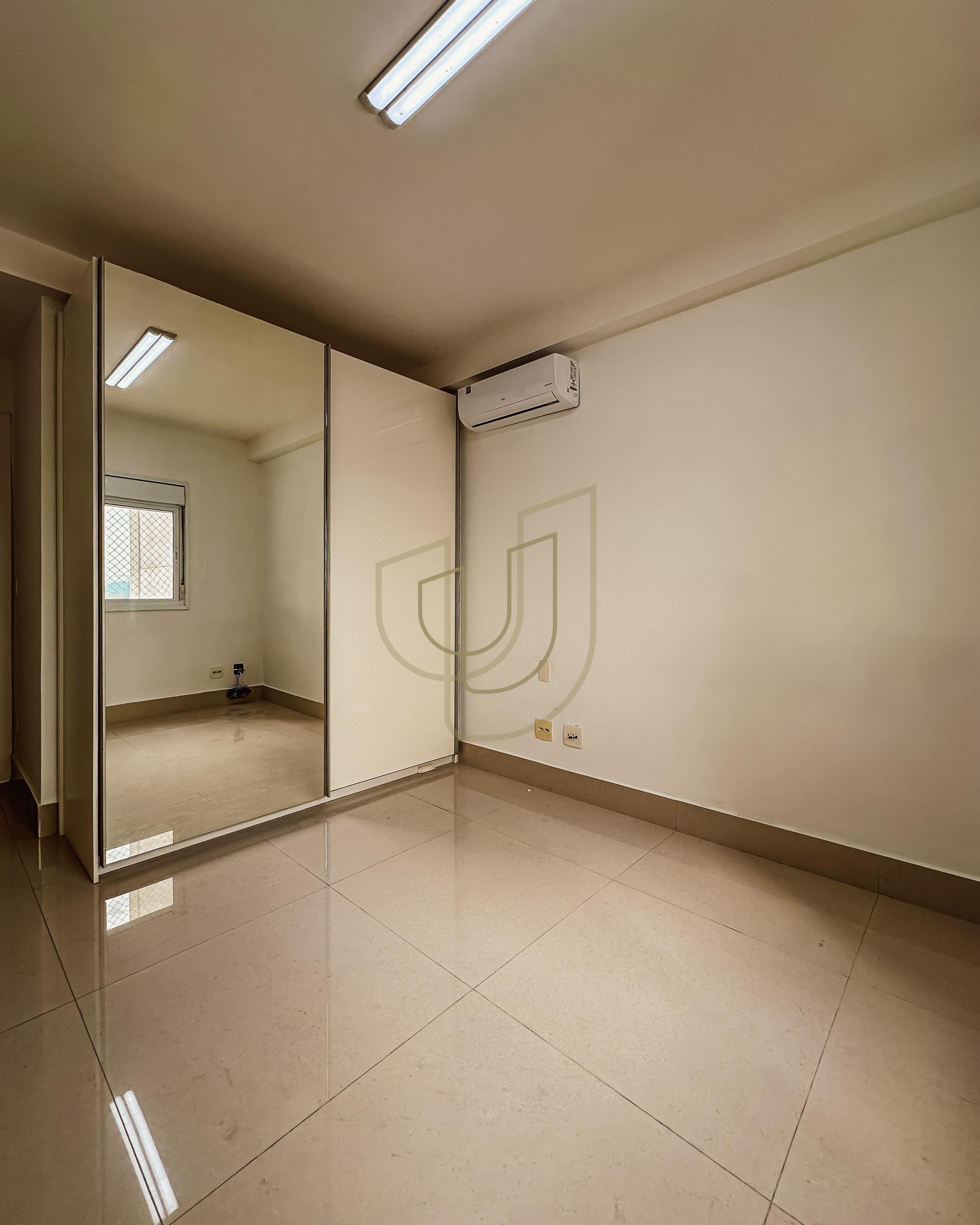 Apartamento de 190m&sup2; e 4 Dormit&oacute;rios p/ Loca&ccedil;&atilde;o no Helbor Belvedere - Jardim das Colinas  São José dos Campos - 