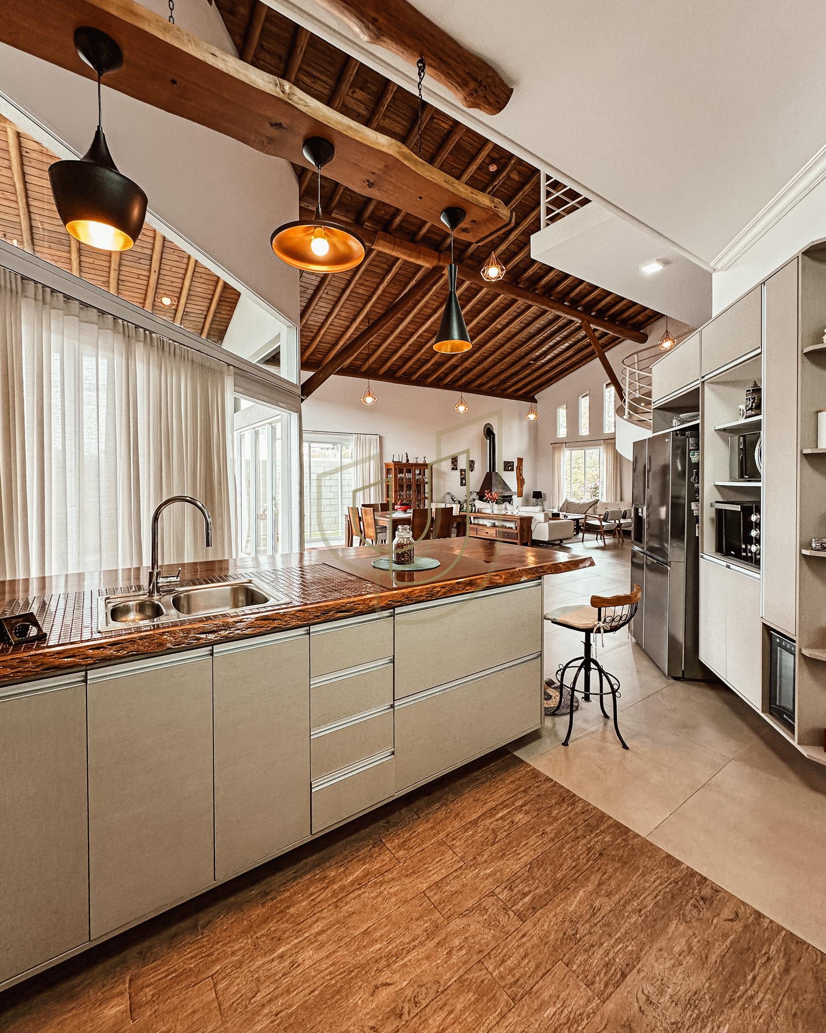 Sobrado sofisticado e com 4 su&iacute;tes em no Recanto Santa B&aacute;rbara - Jambeiro/SP  JAMBEIRO - 