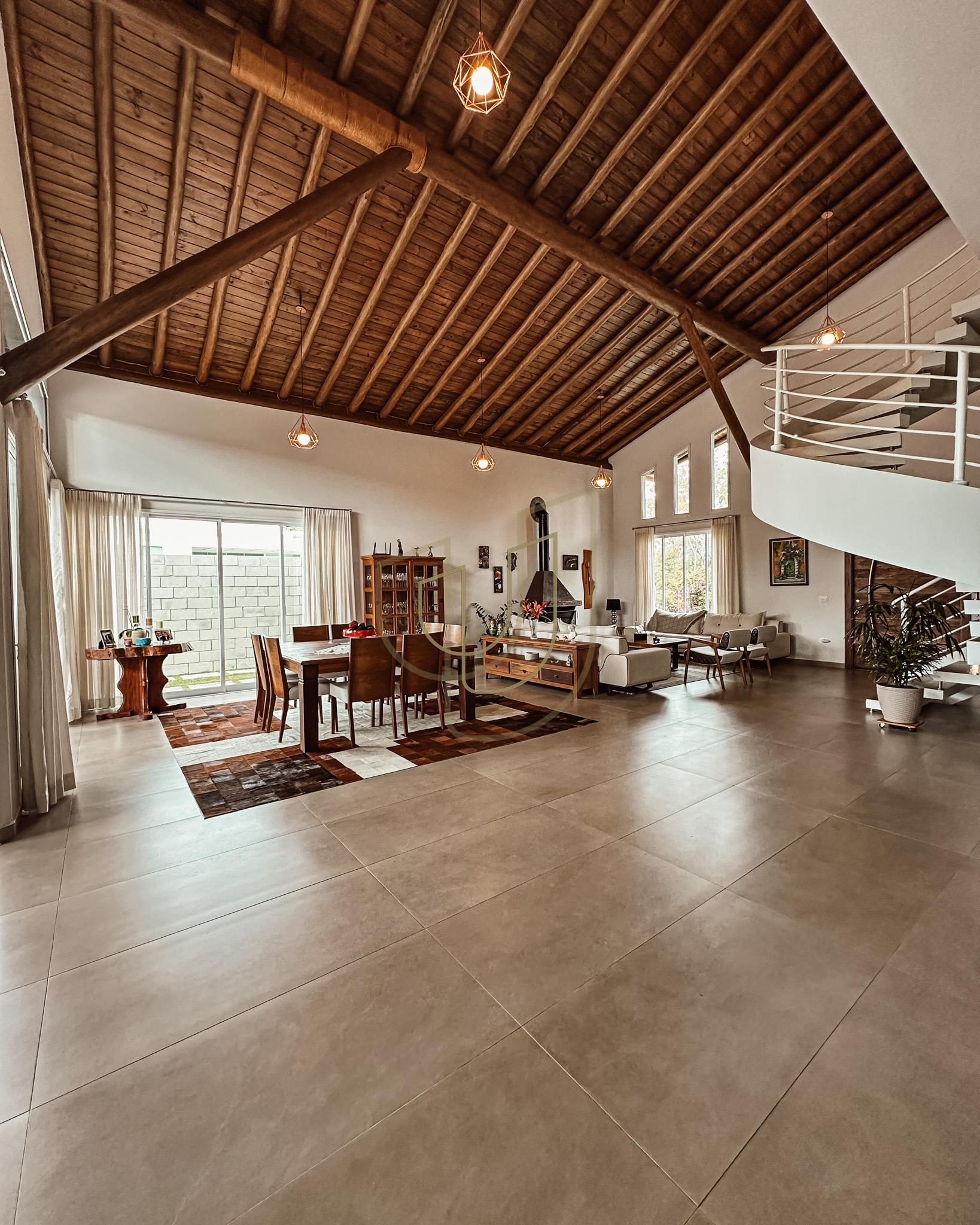 Sobrado sofisticado e com 4 su&iacute;tes em no Recanto Santa B&aacute;rbara - Jambeiro/SP  JAMBEIRO - 